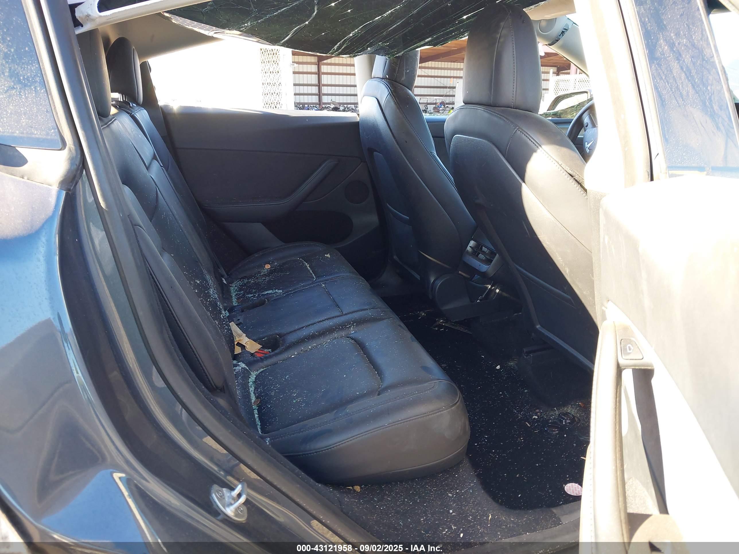 TESLA MODEL image 8