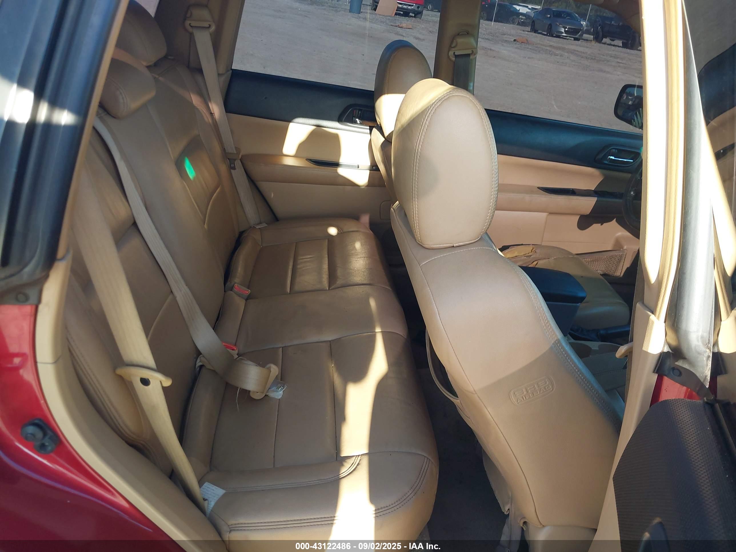 SUBARU FORESTER image 8