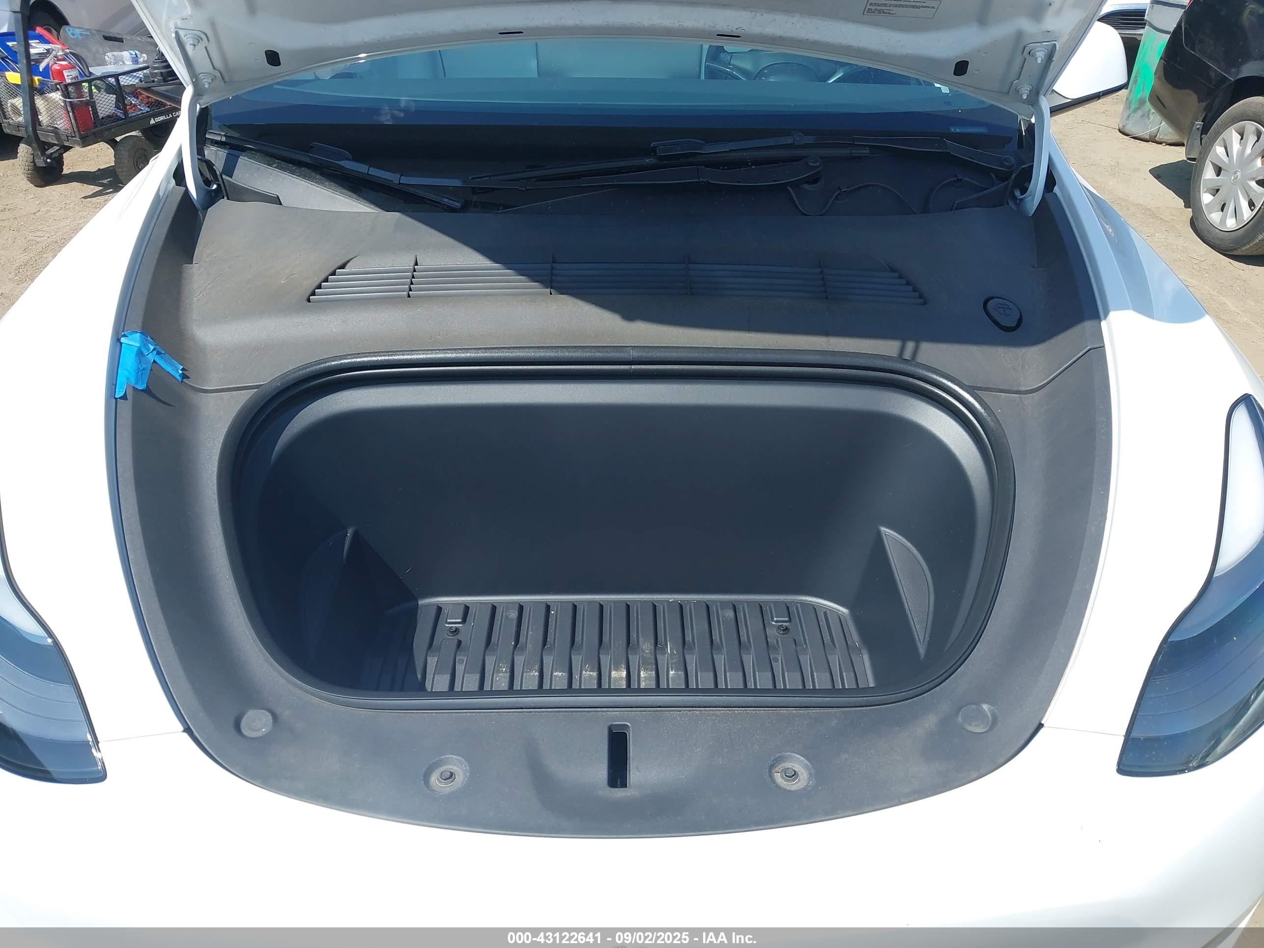 TESLA MODEL image 10