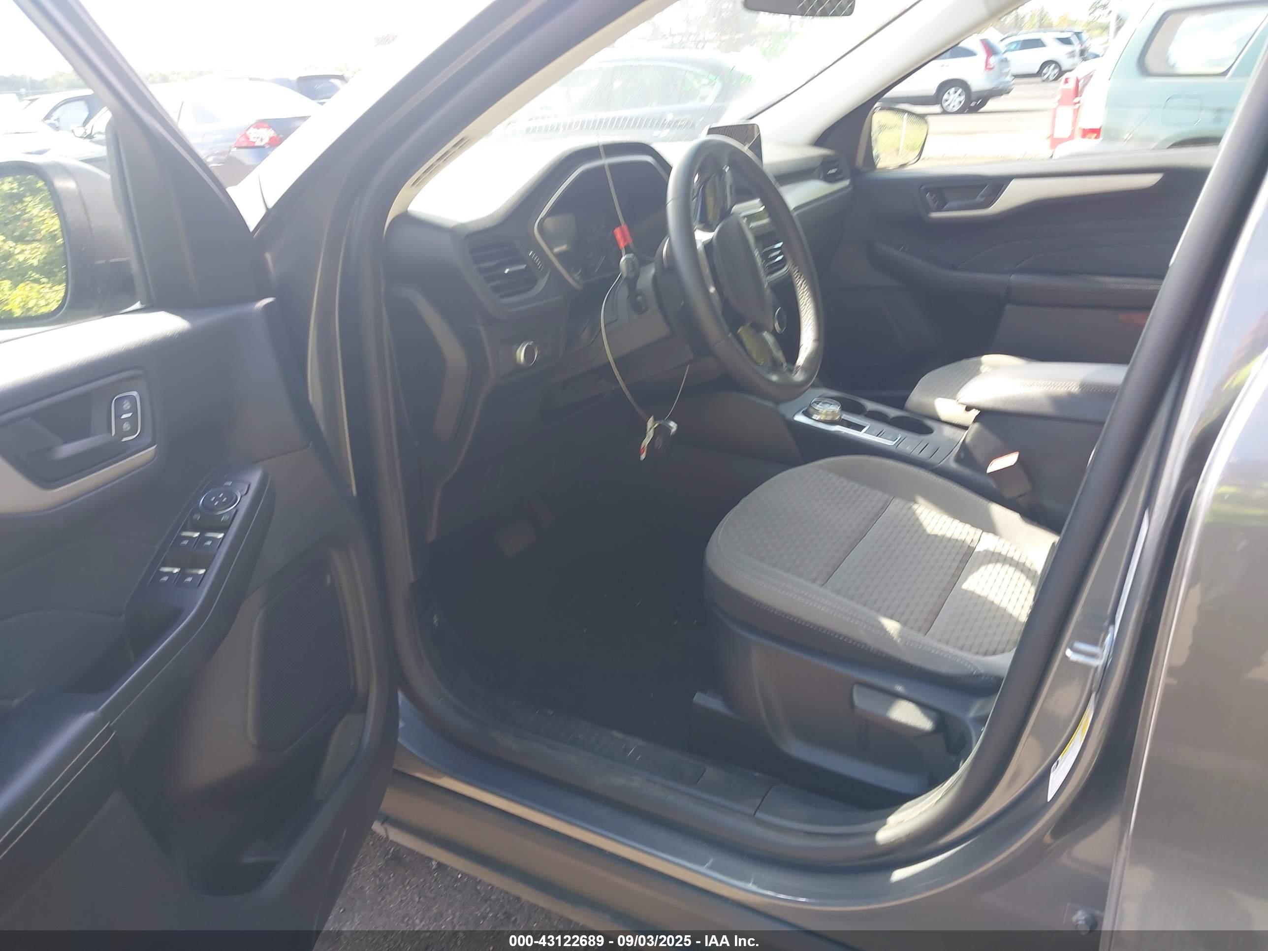 FORD ESCAPE image 5