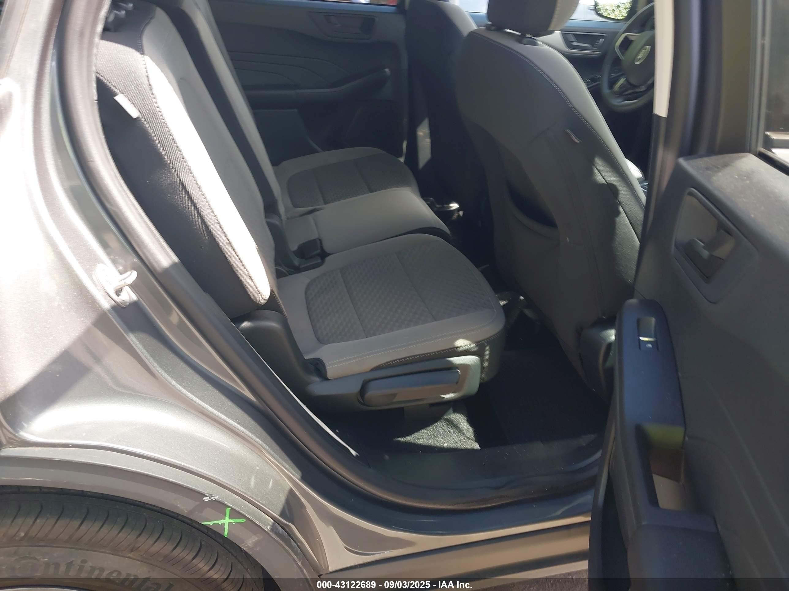 FORD ESCAPE image 8