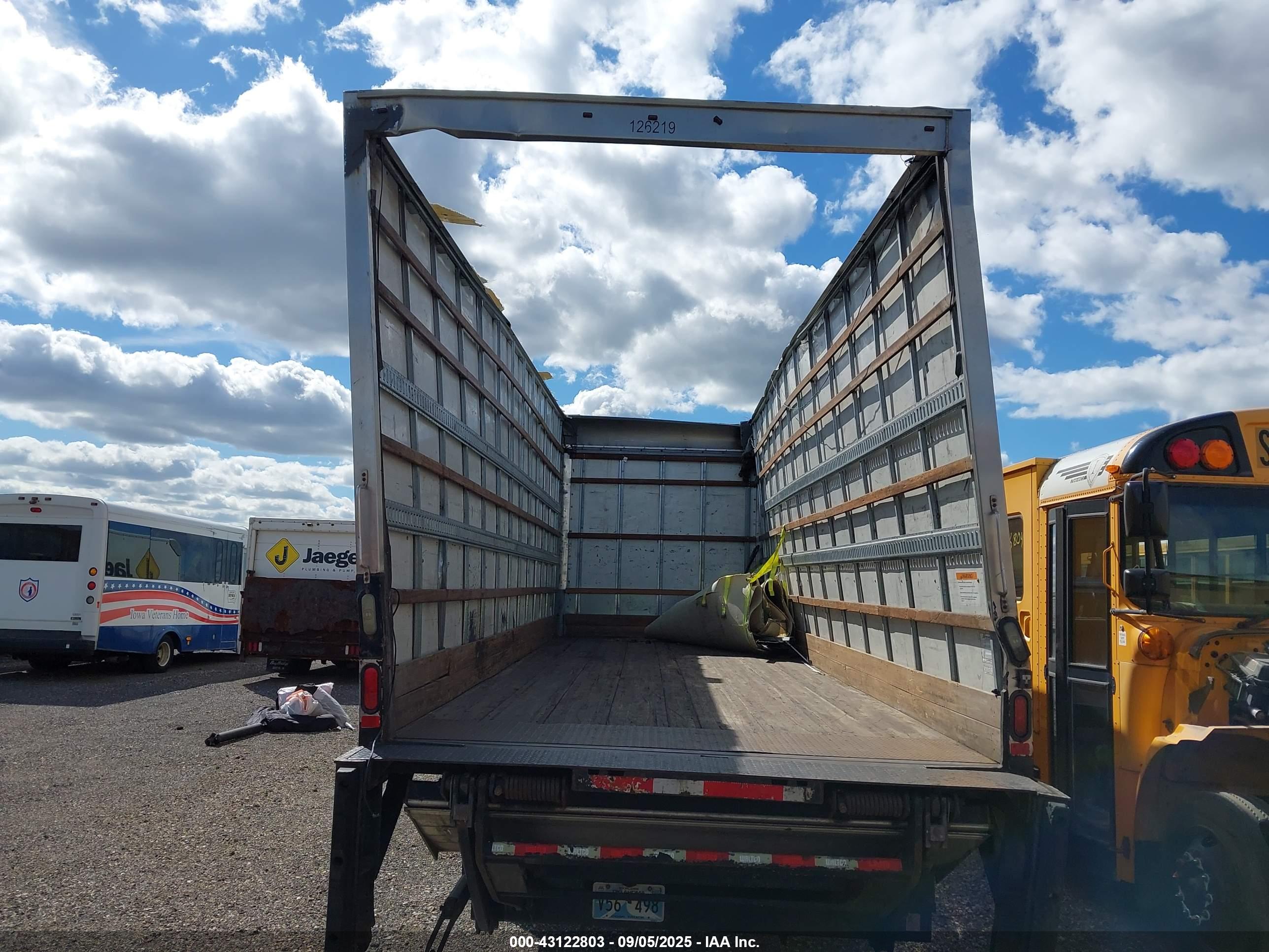 FREIGHTLINER M2 image 7