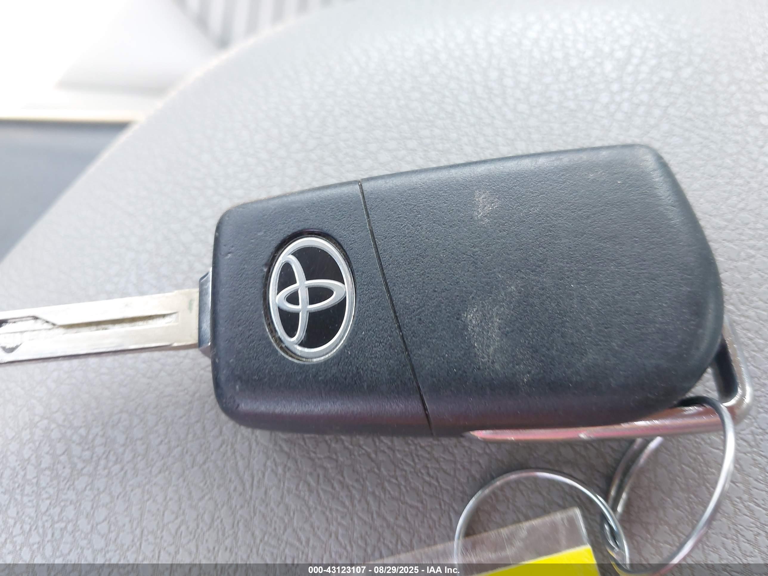 TOYOTA CAMRY image 11