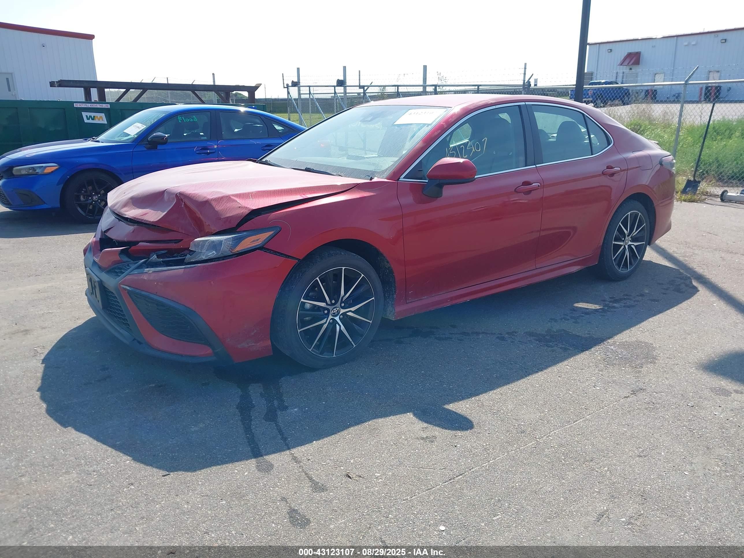 TOYOTA CAMRY image 2