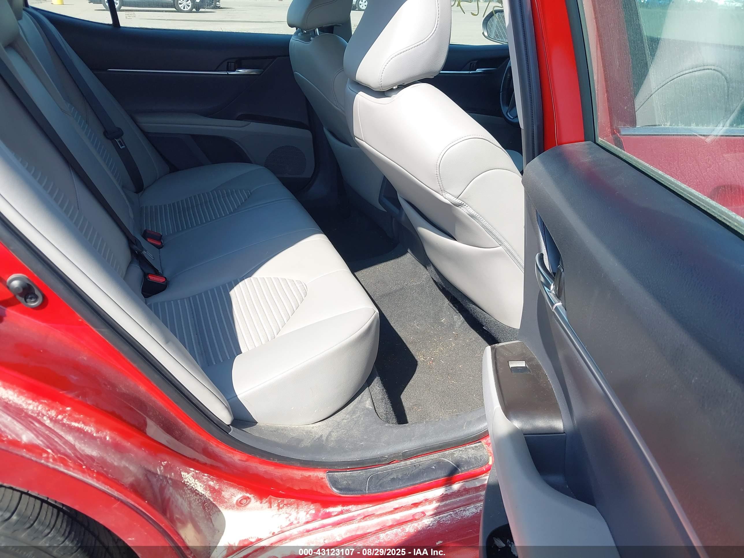 TOYOTA CAMRY image 8
