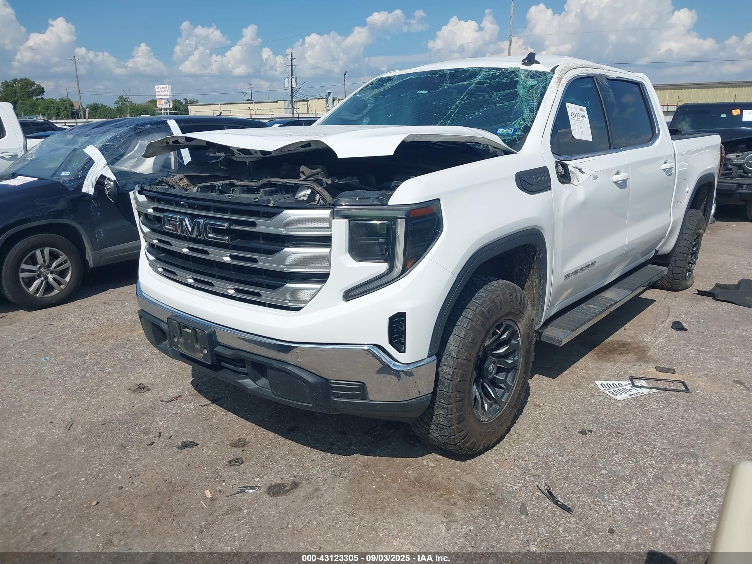 GMC SIERRA image 2