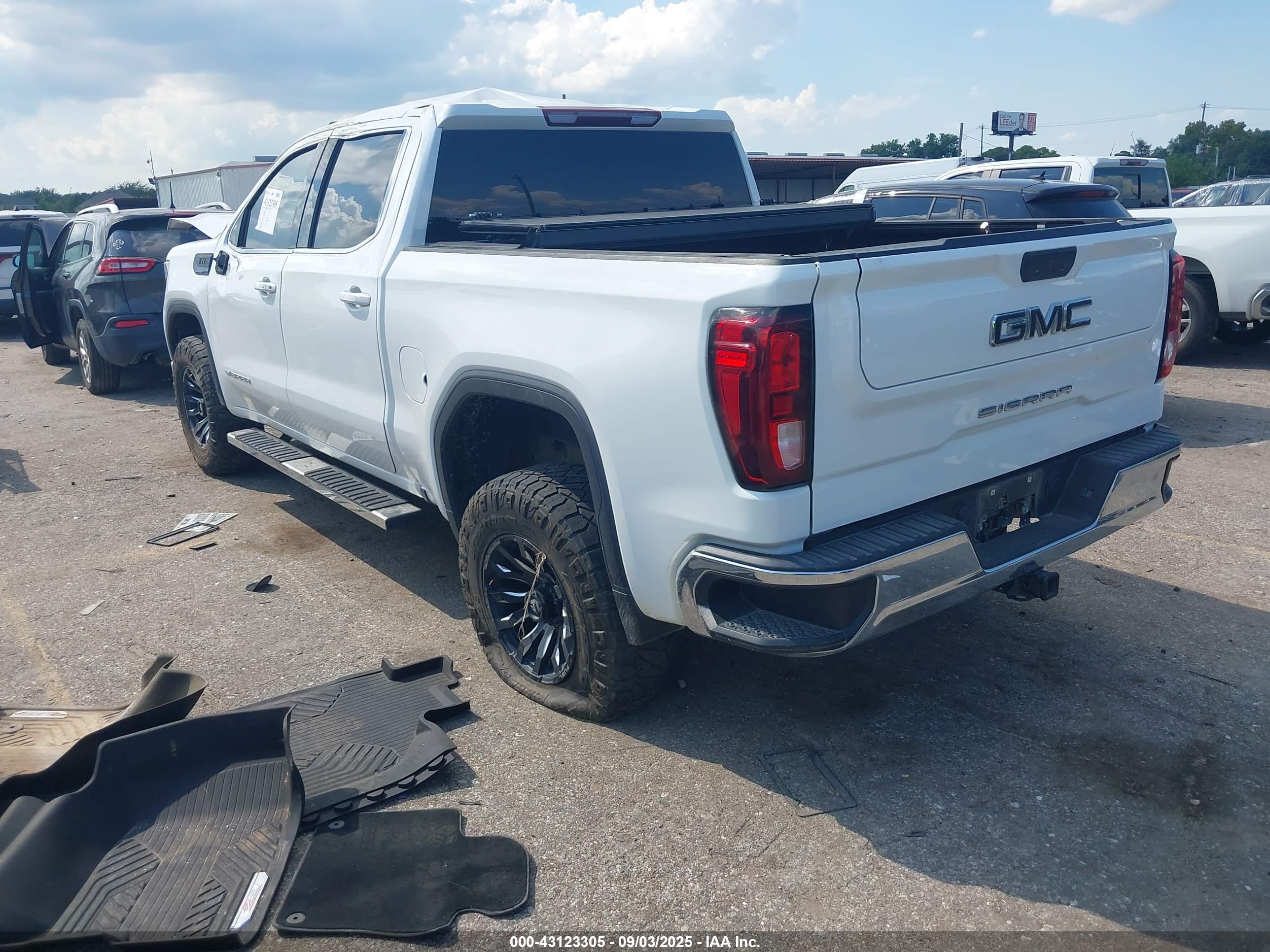 GMC SIERRA image 3