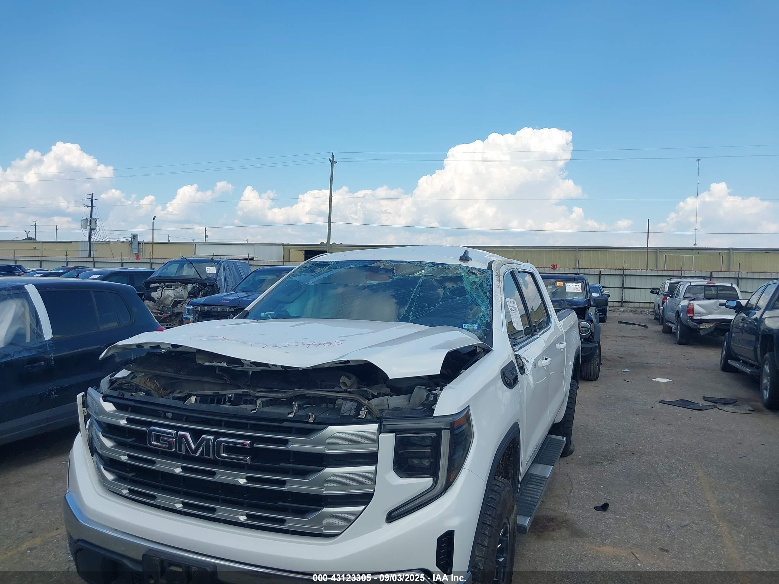GMC SIERRA image 6