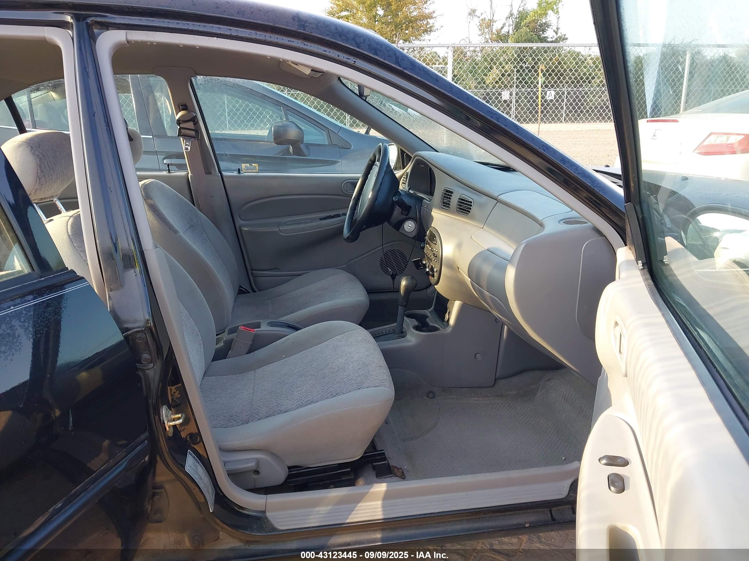 FORD ESCORT image 5