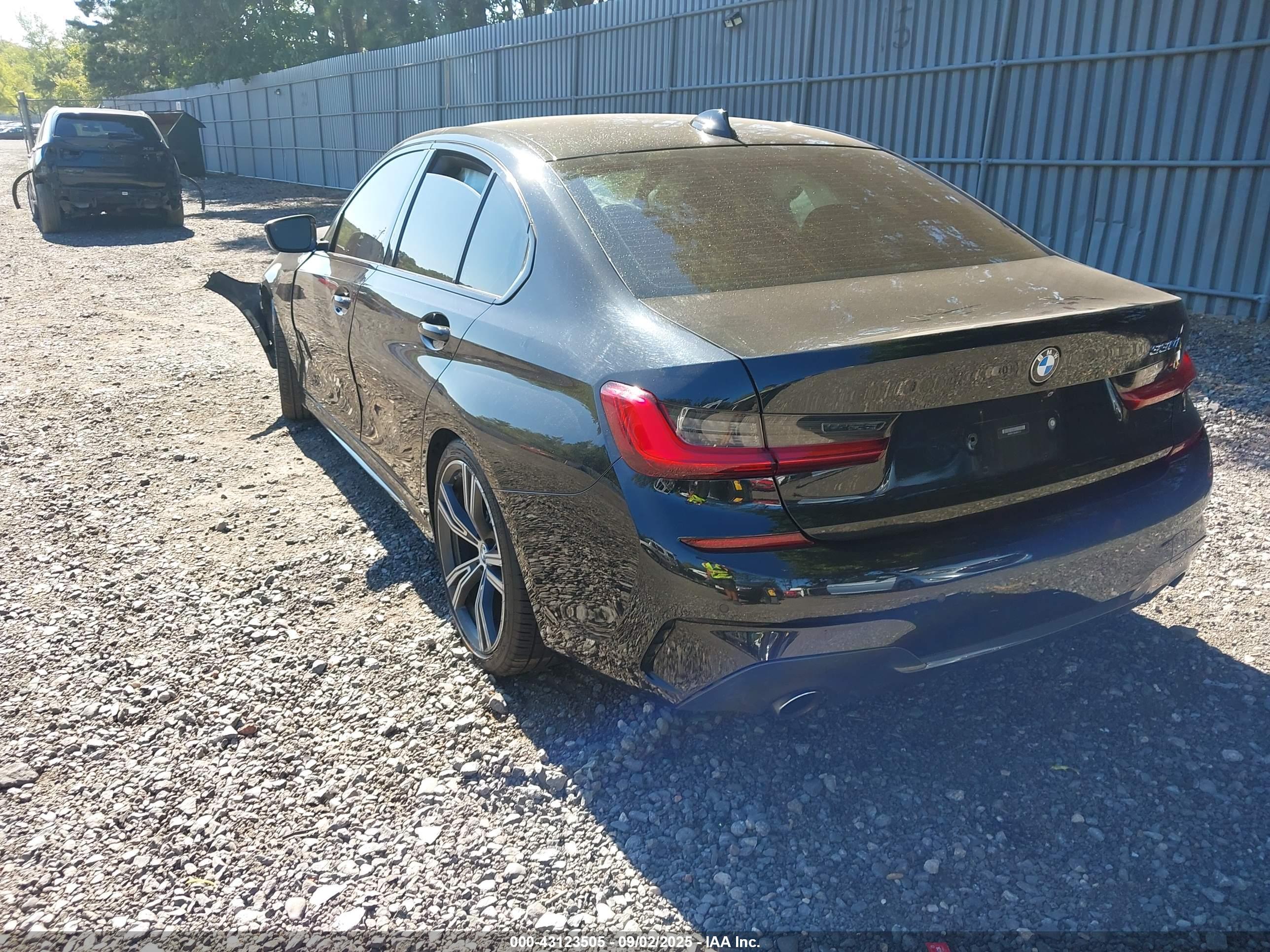 BMW 330I image 3