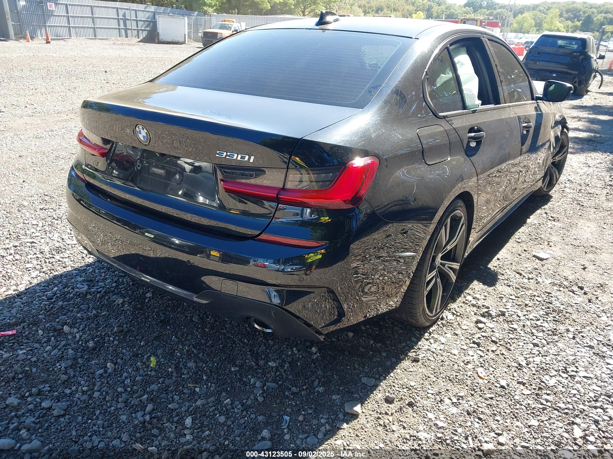 BMW 330I image 4