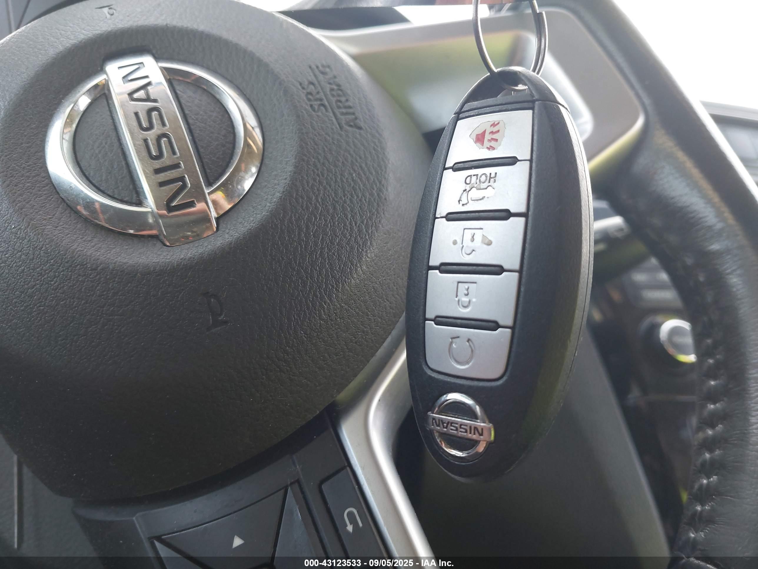 NISSAN ROGUE image 11