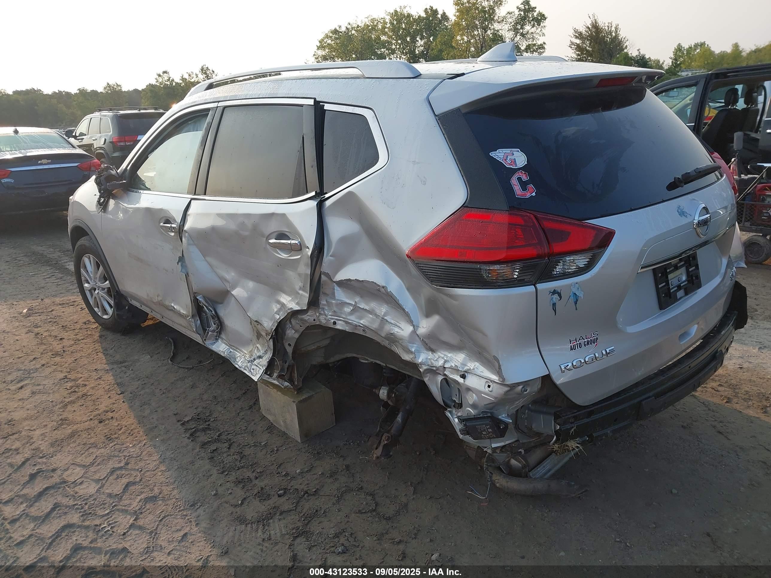 NISSAN ROGUE image 3