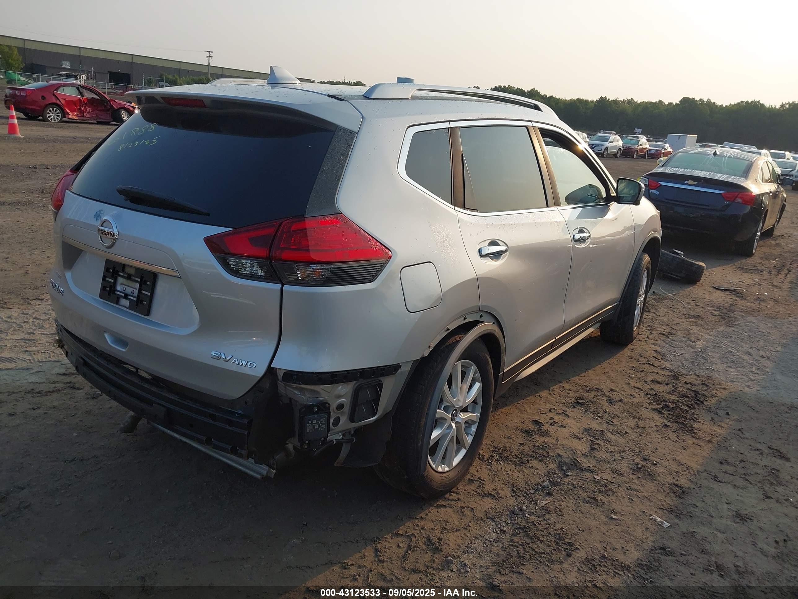 NISSAN ROGUE image 4