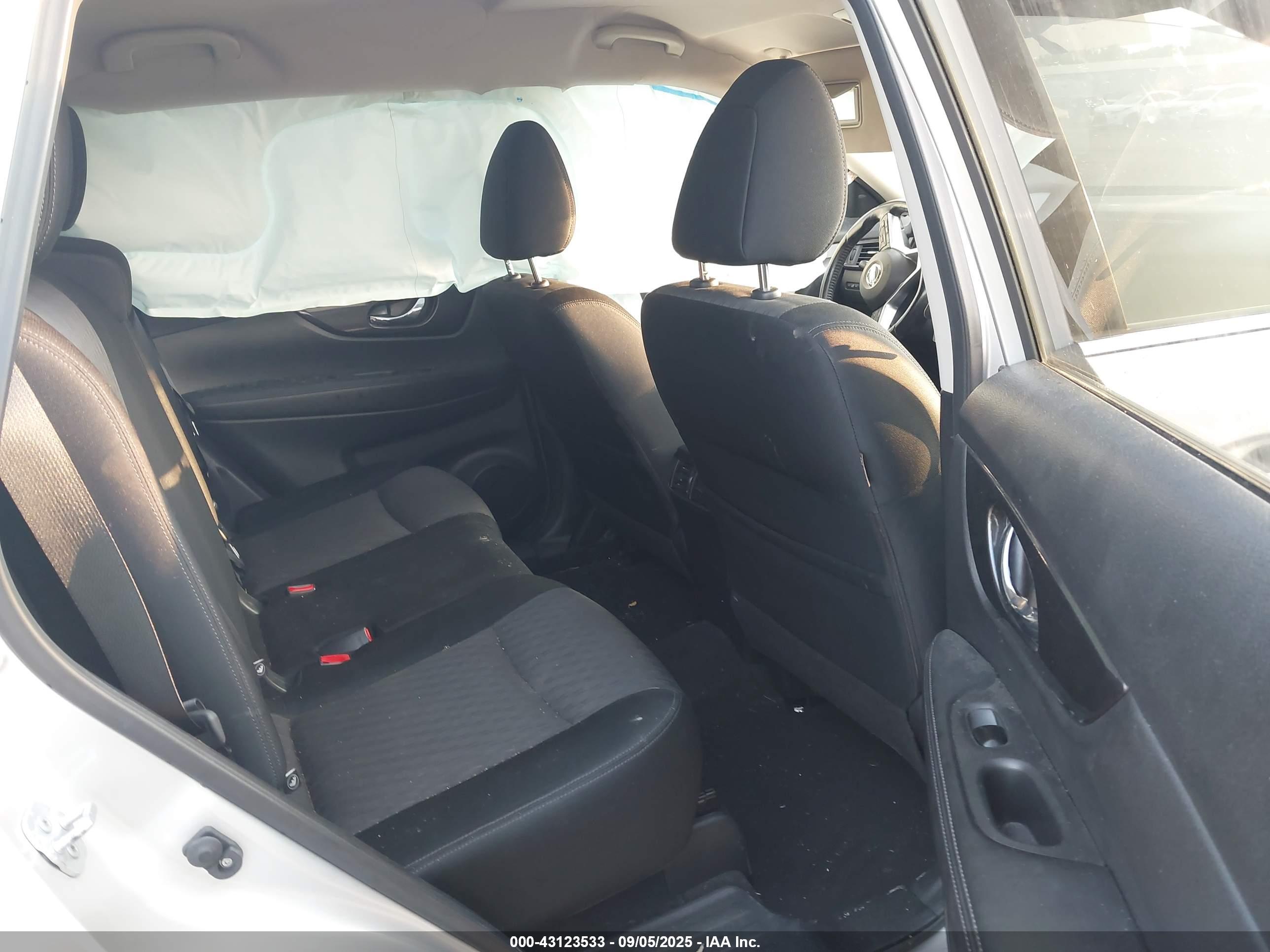 NISSAN ROGUE image 8