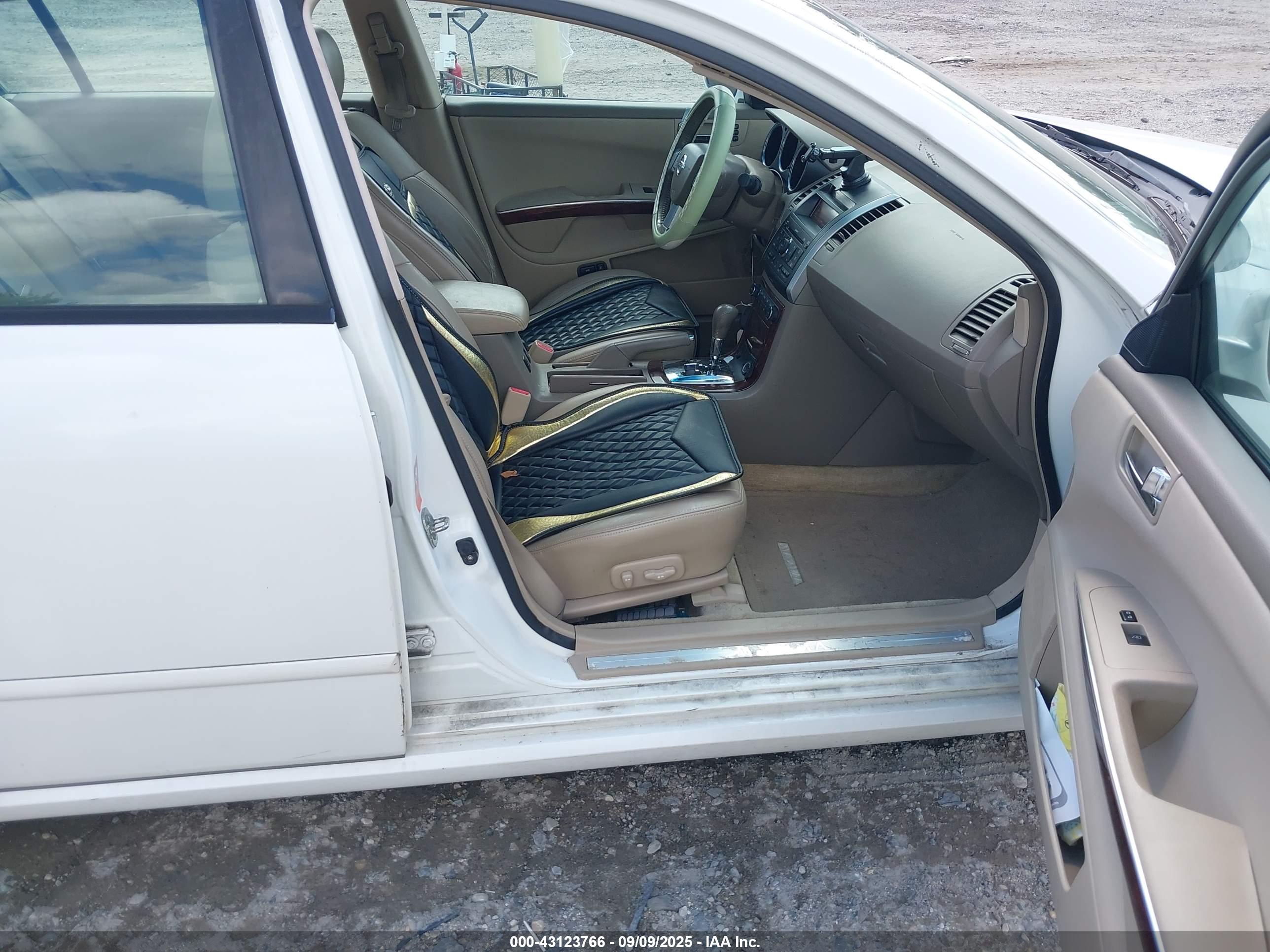 NISSAN MAXIMA image 5