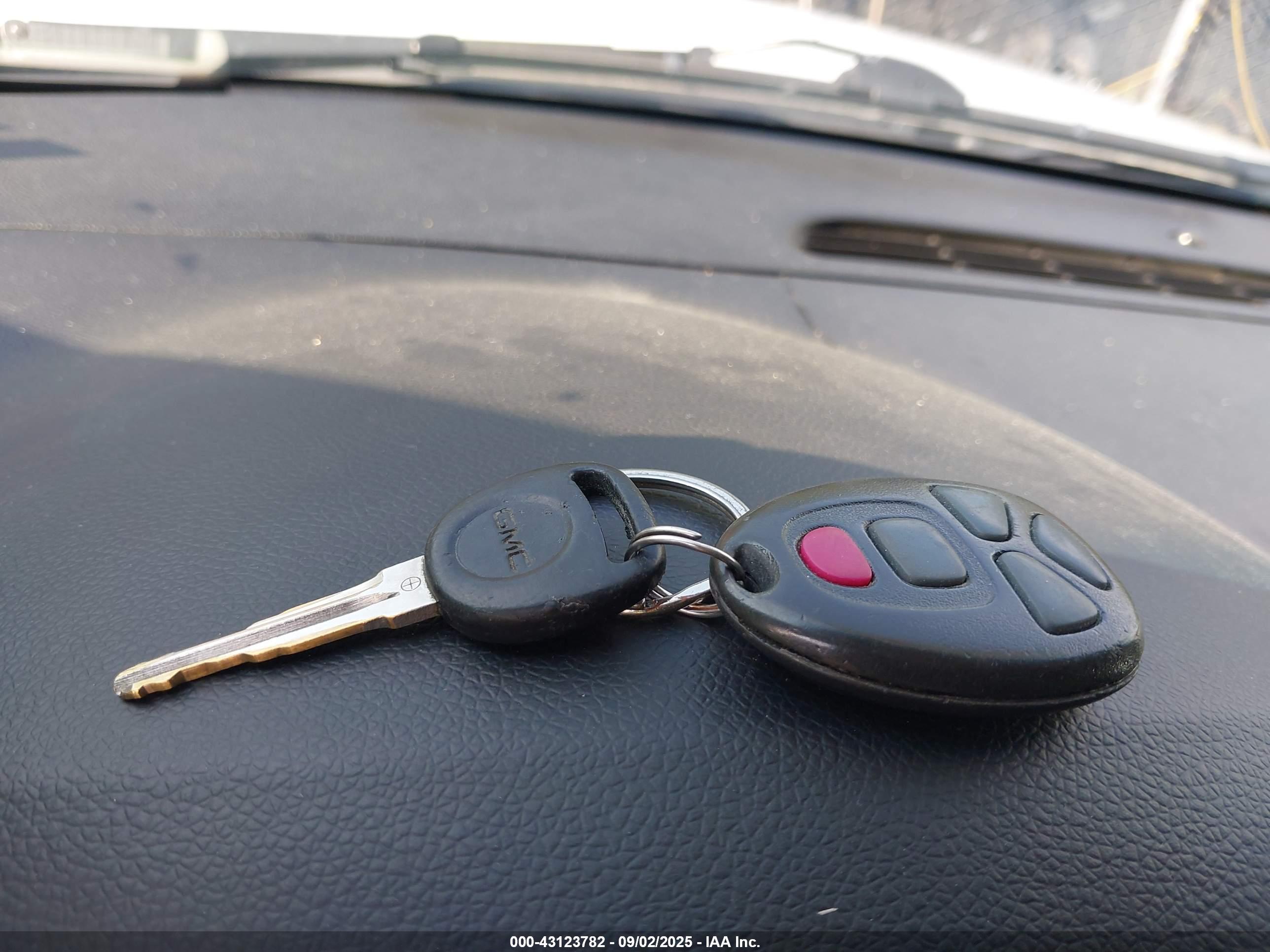 GMC YUKON image 11