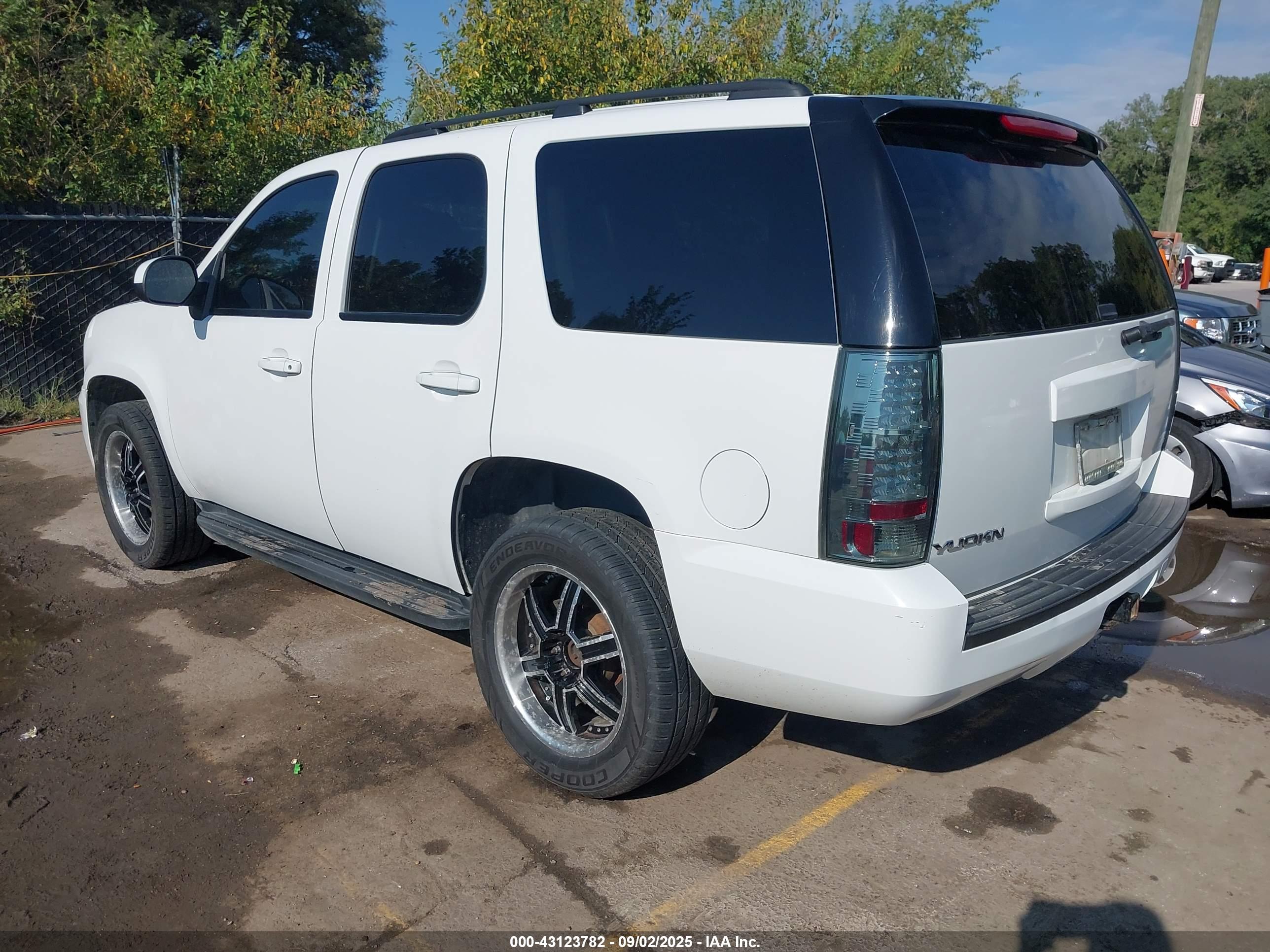 GMC YUKON image 3