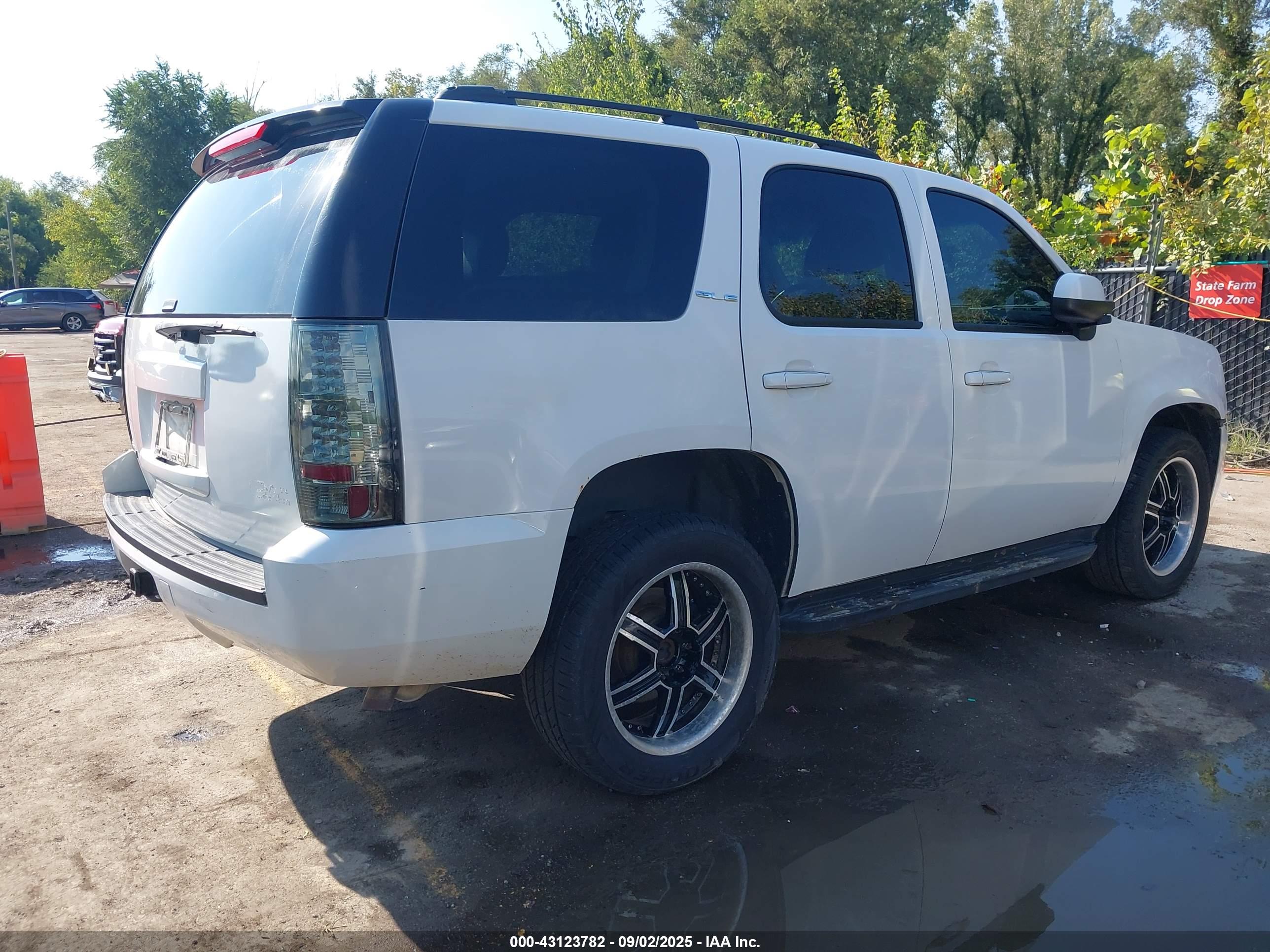 GMC YUKON image 4