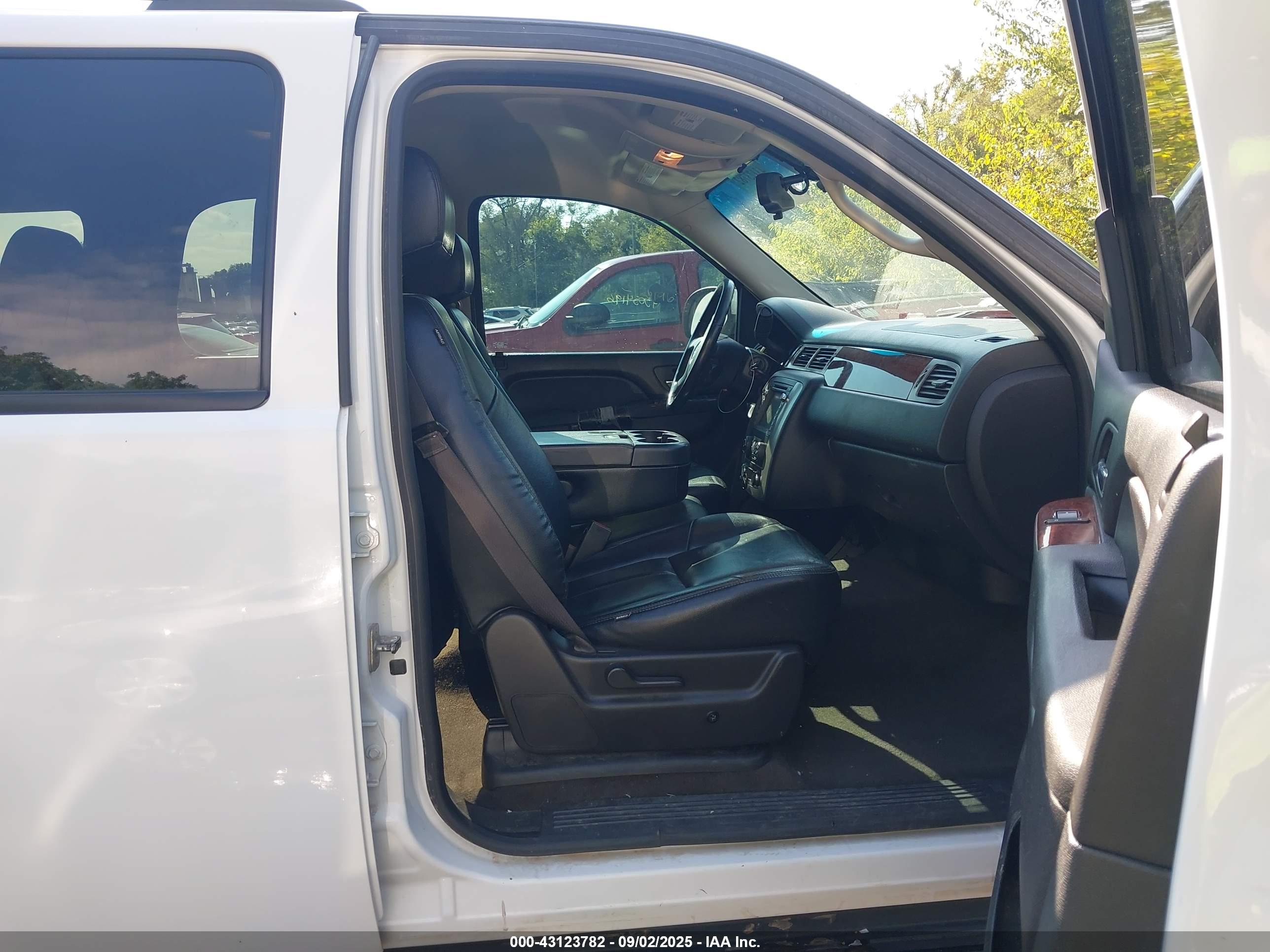 GMC YUKON image 5
