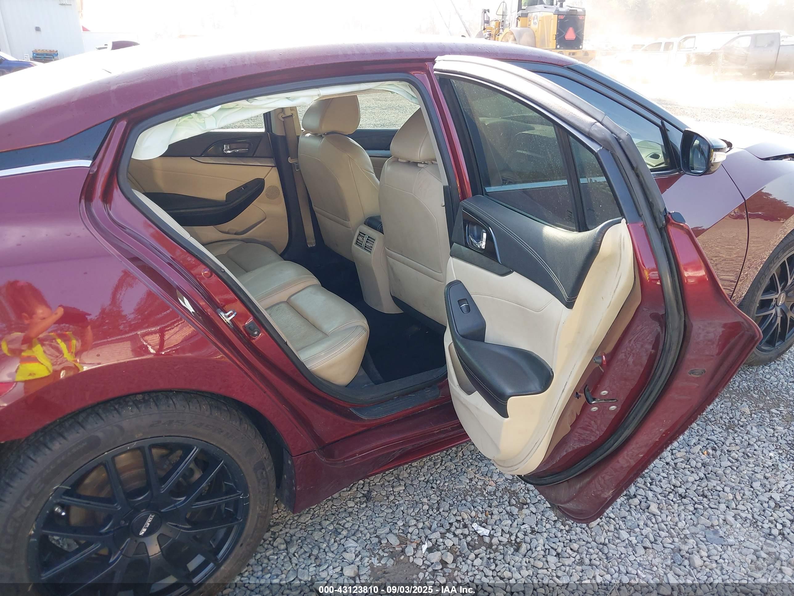 NISSAN MAXIMA image 8
