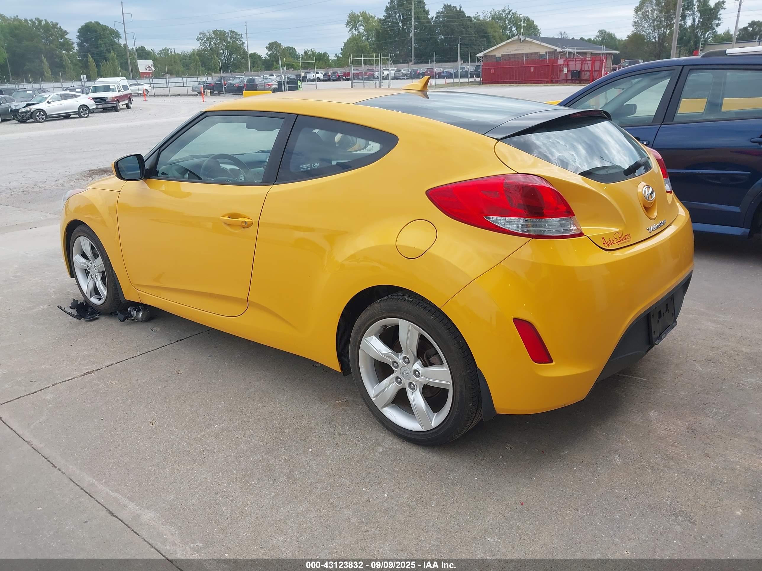 HYUNDAI VELOSTER image 3