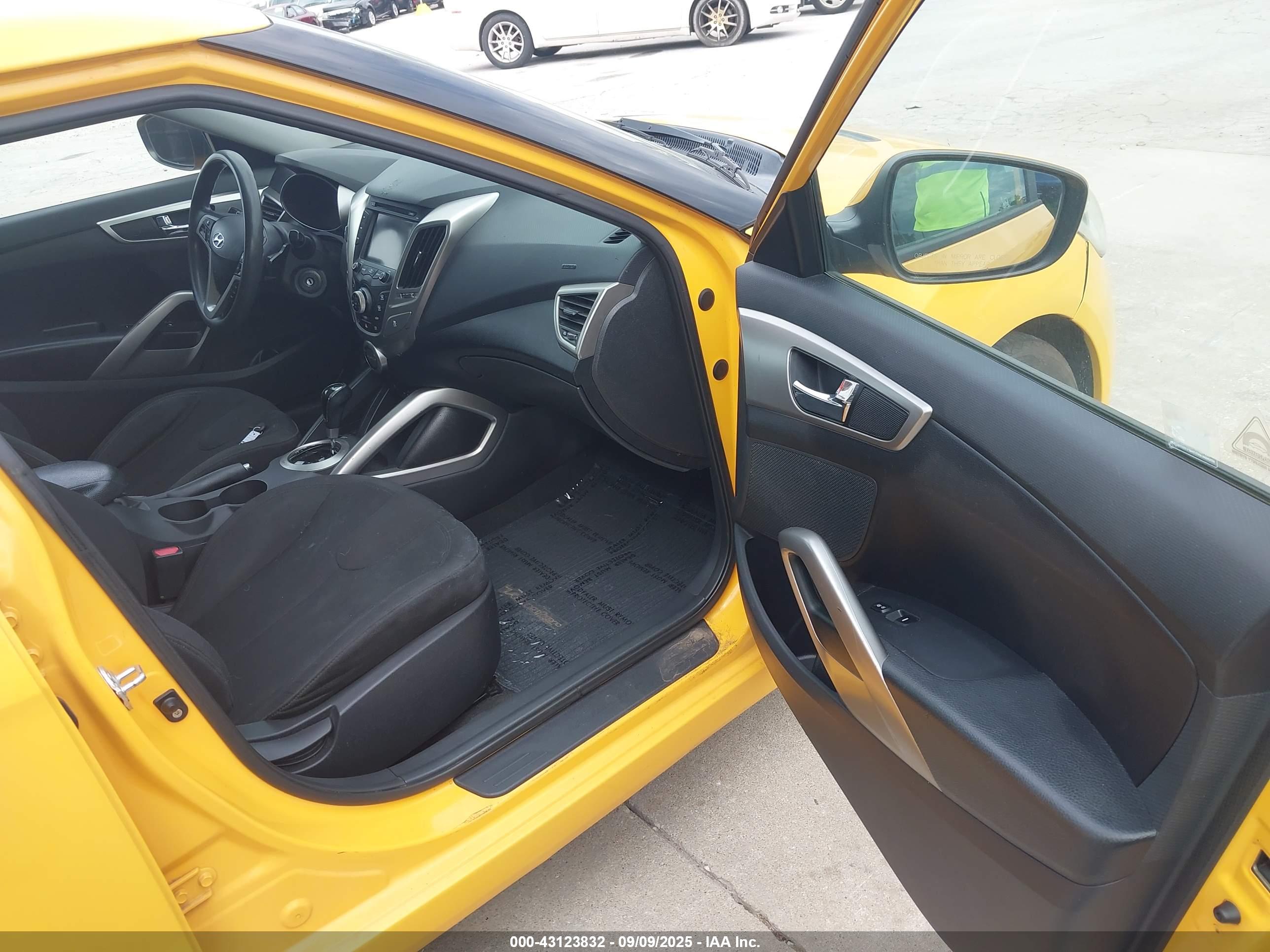 HYUNDAI VELOSTER image 5