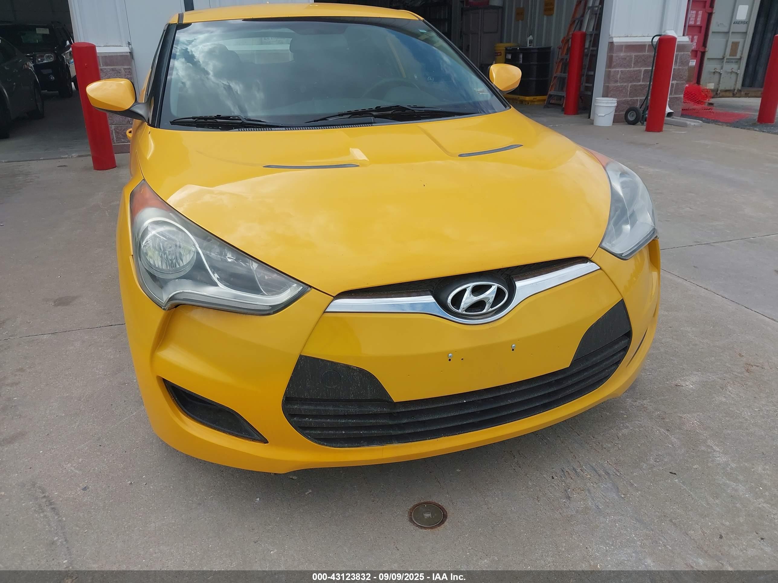 HYUNDAI VELOSTER image 6