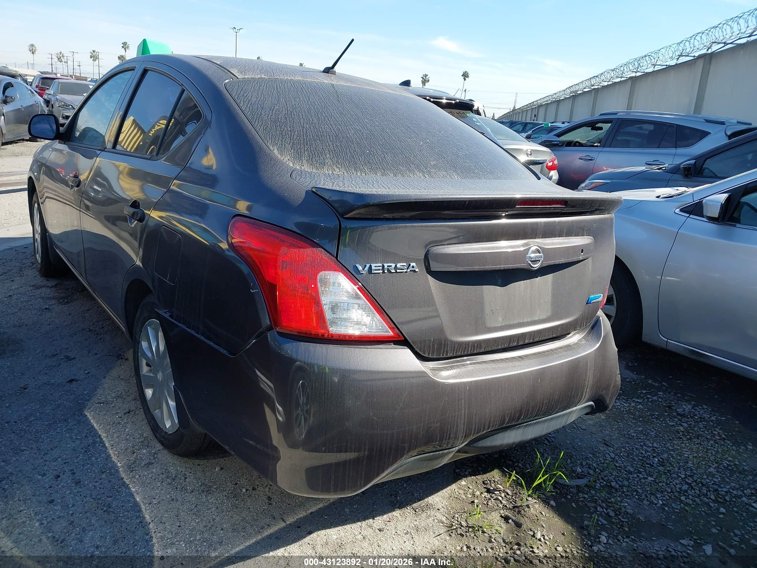 NISSAN VERSA image 3