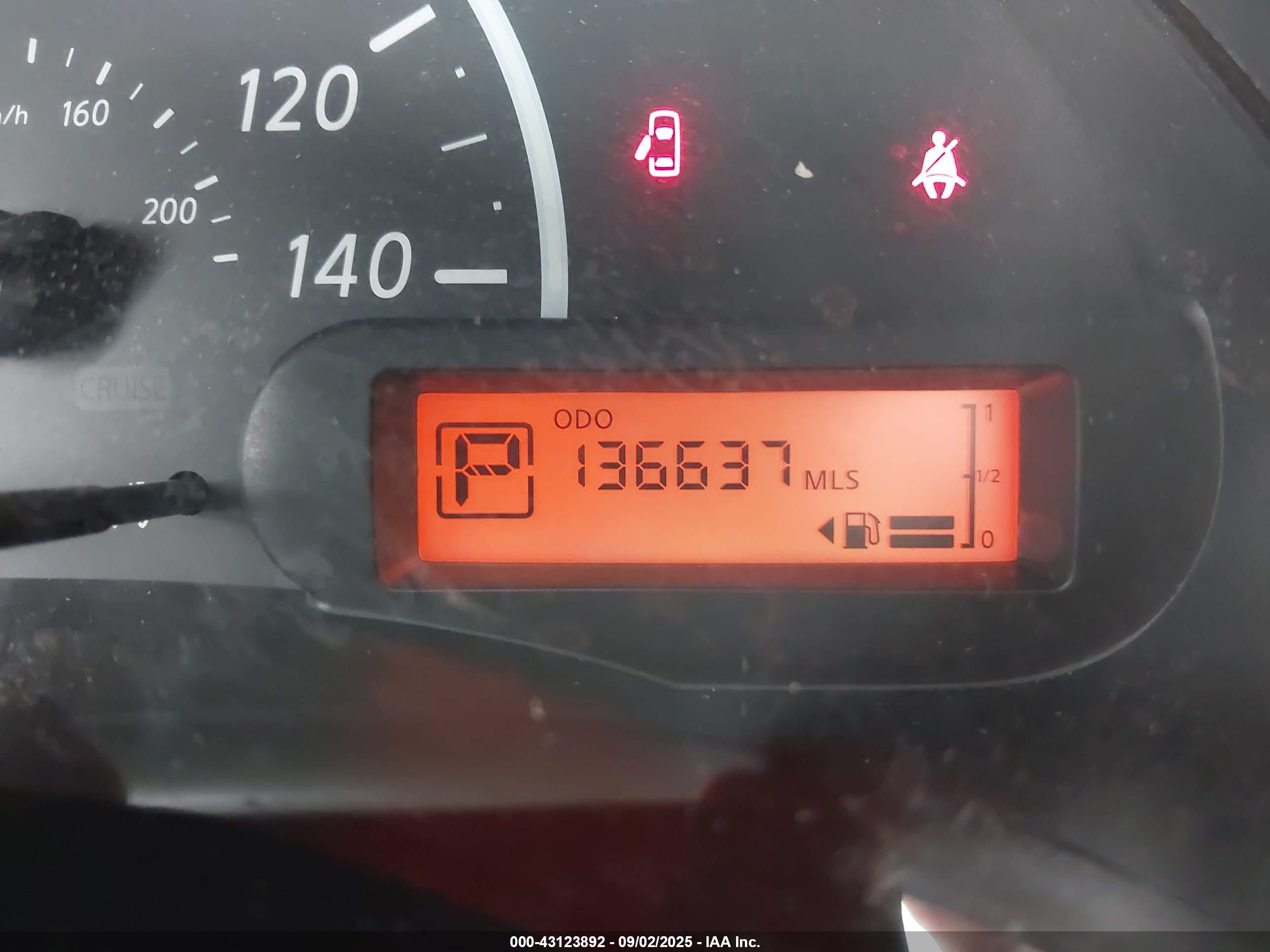 NISSAN VERSA image 7