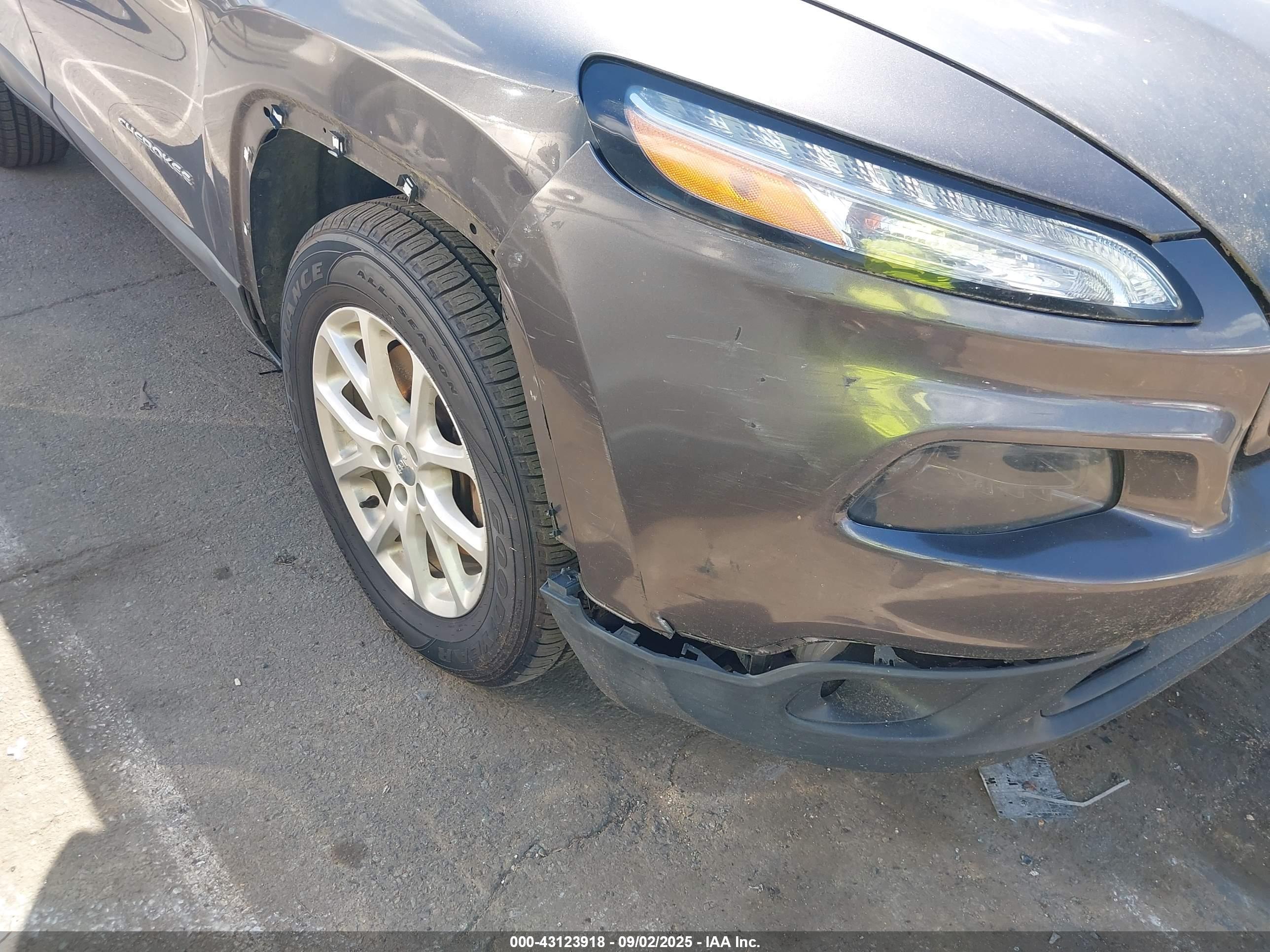 JEEP CHEROKEE image 6