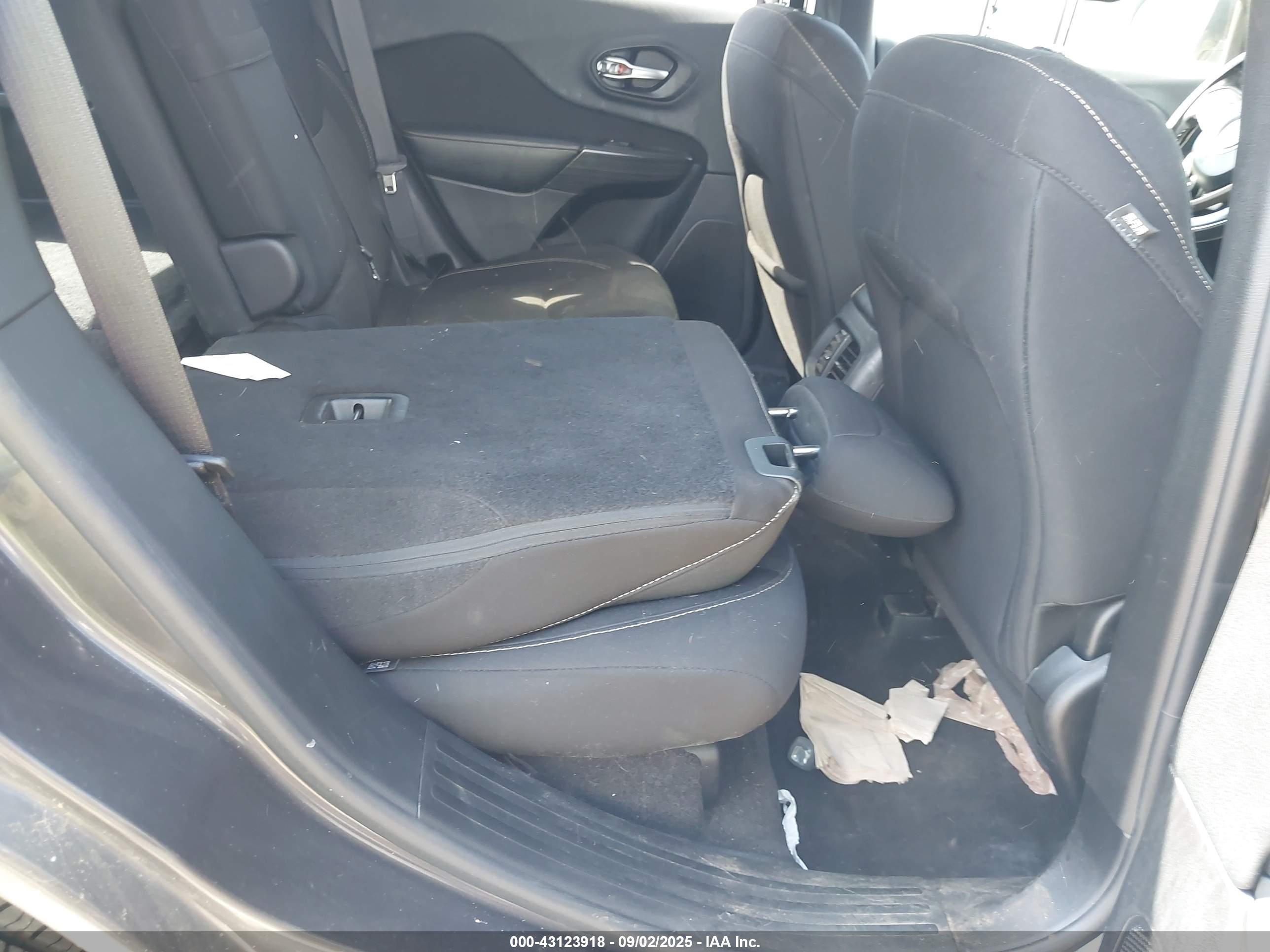 JEEP CHEROKEE image 8