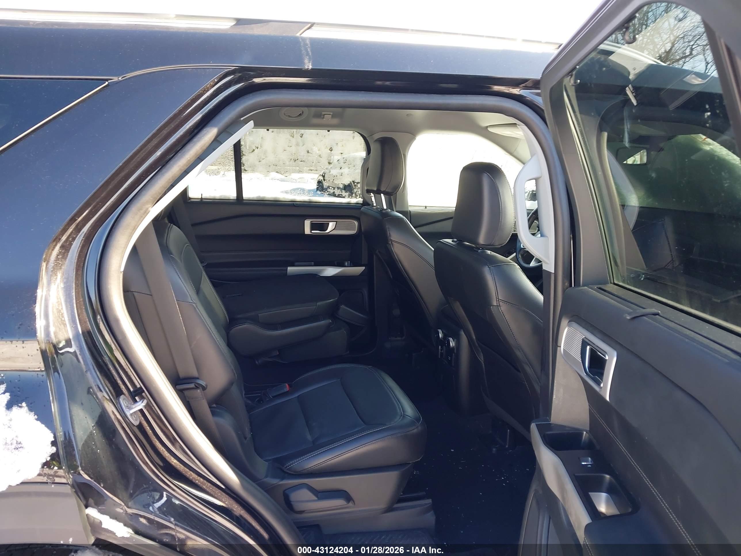 FORD EXPLORER image 8