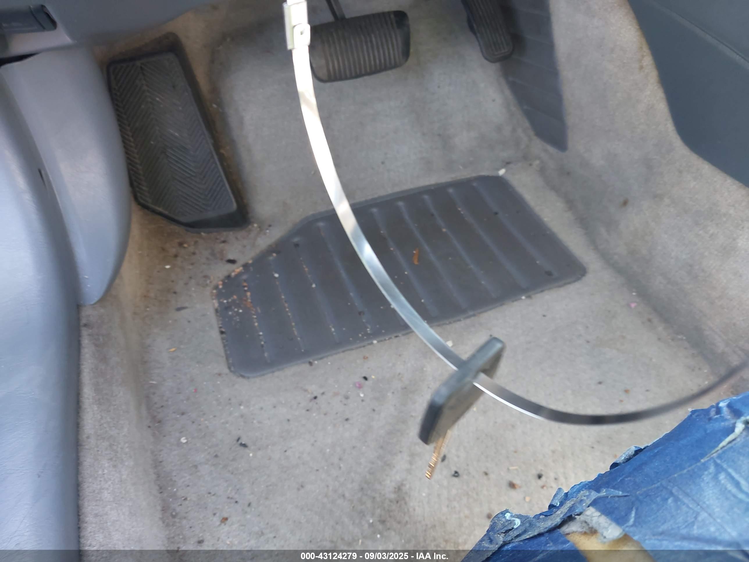 TOYOTA CAMRY image 11