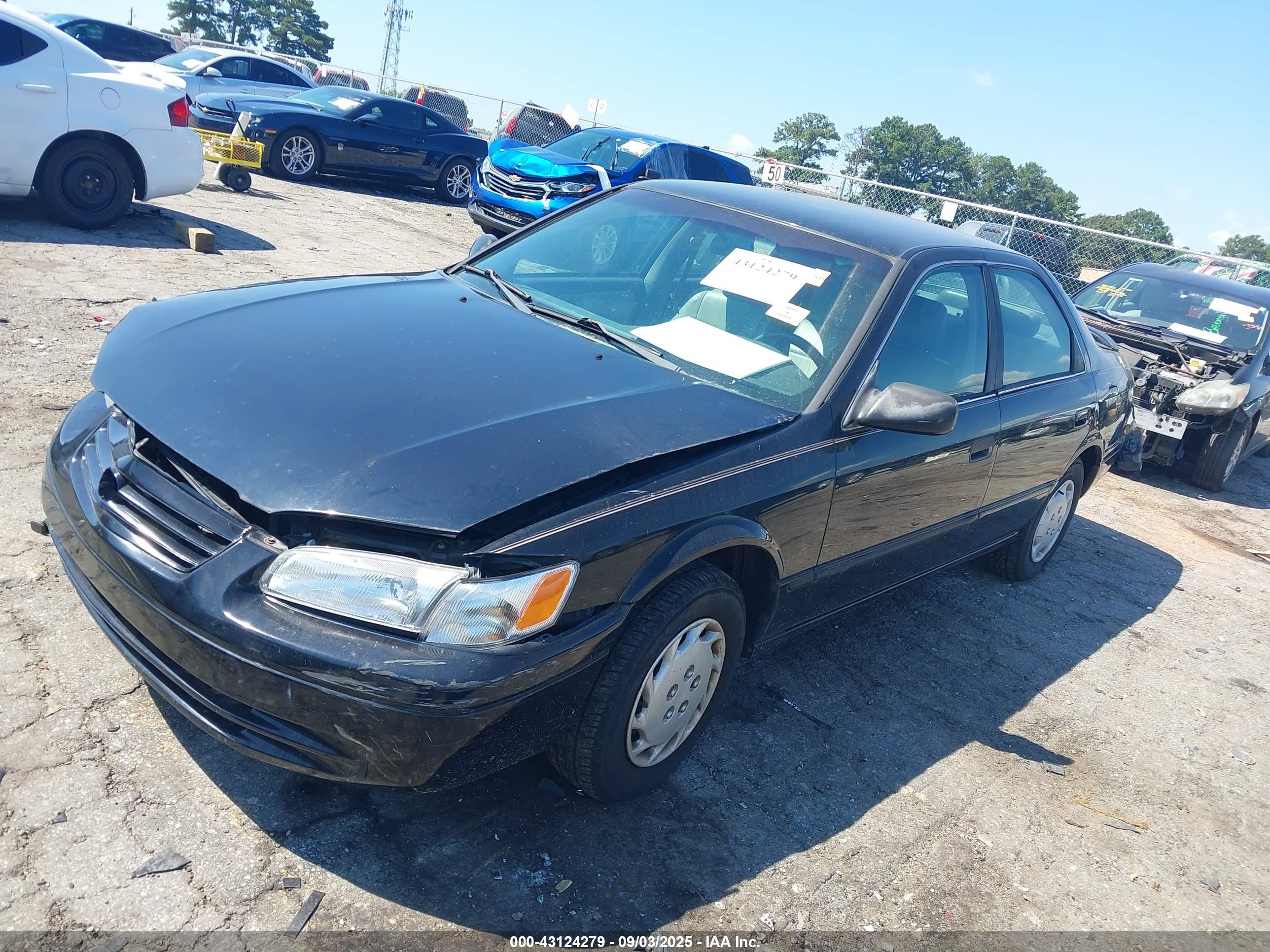 TOYOTA CAMRY image 2