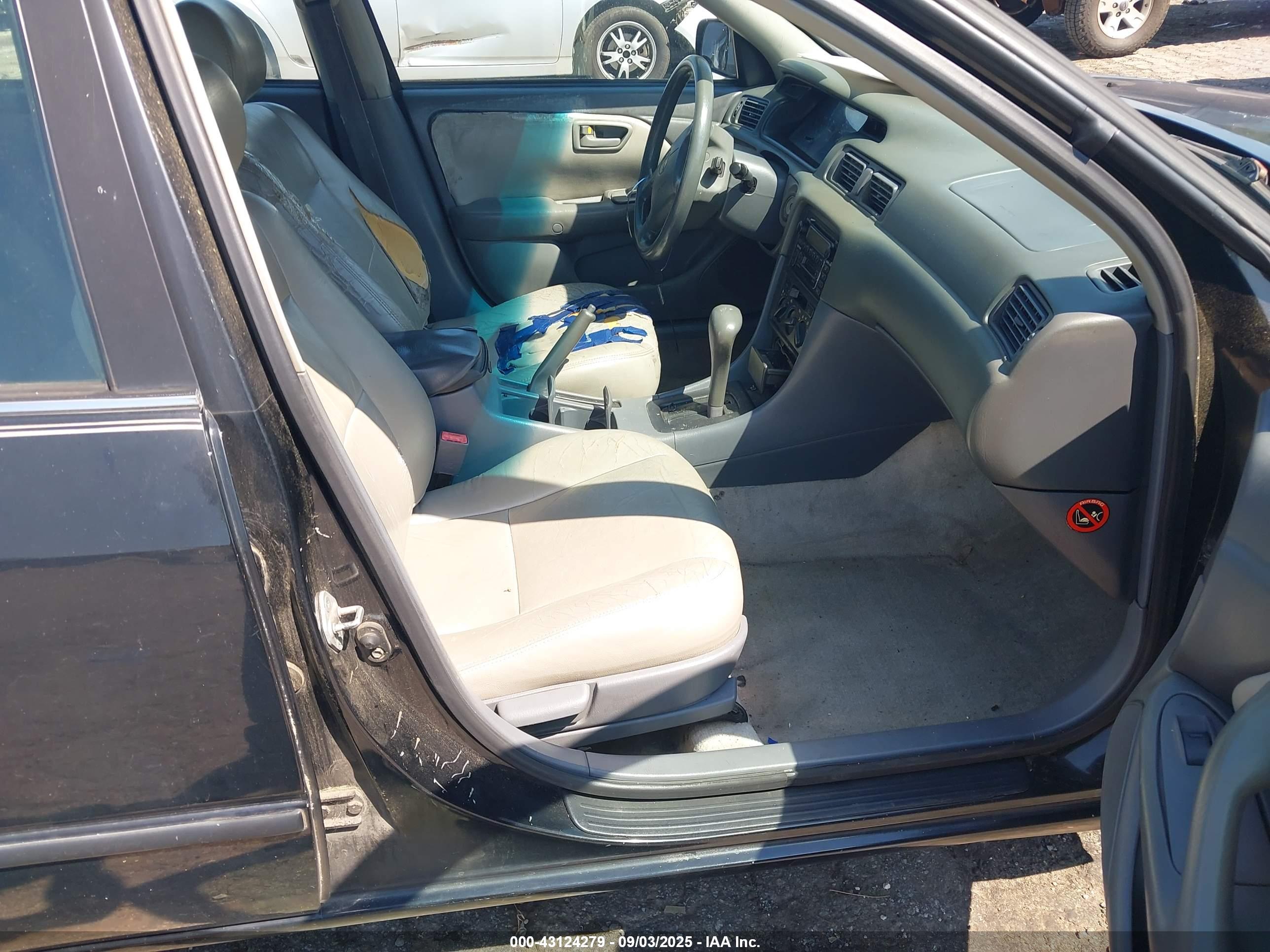 TOYOTA CAMRY image 5