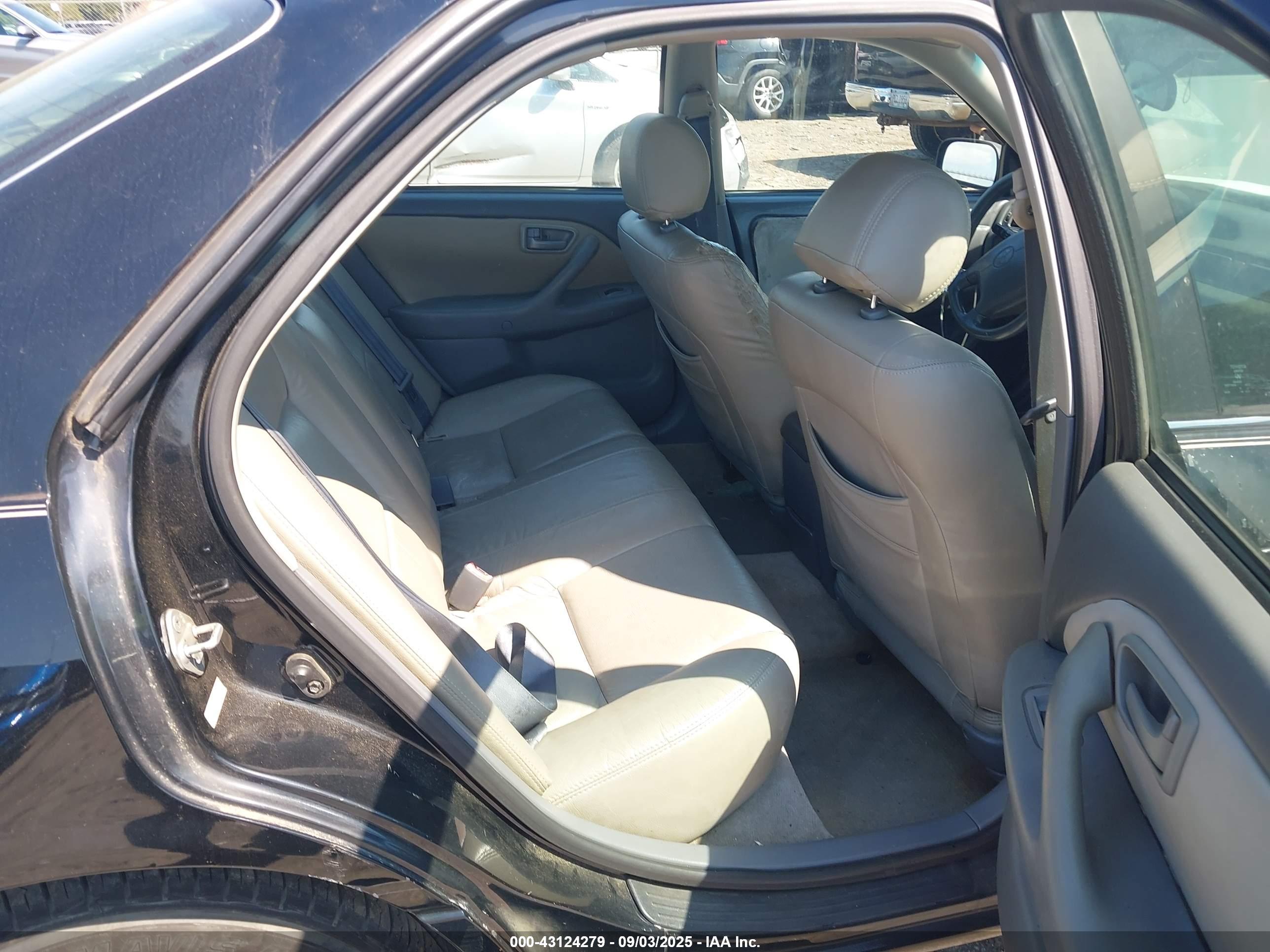 TOYOTA CAMRY image 8