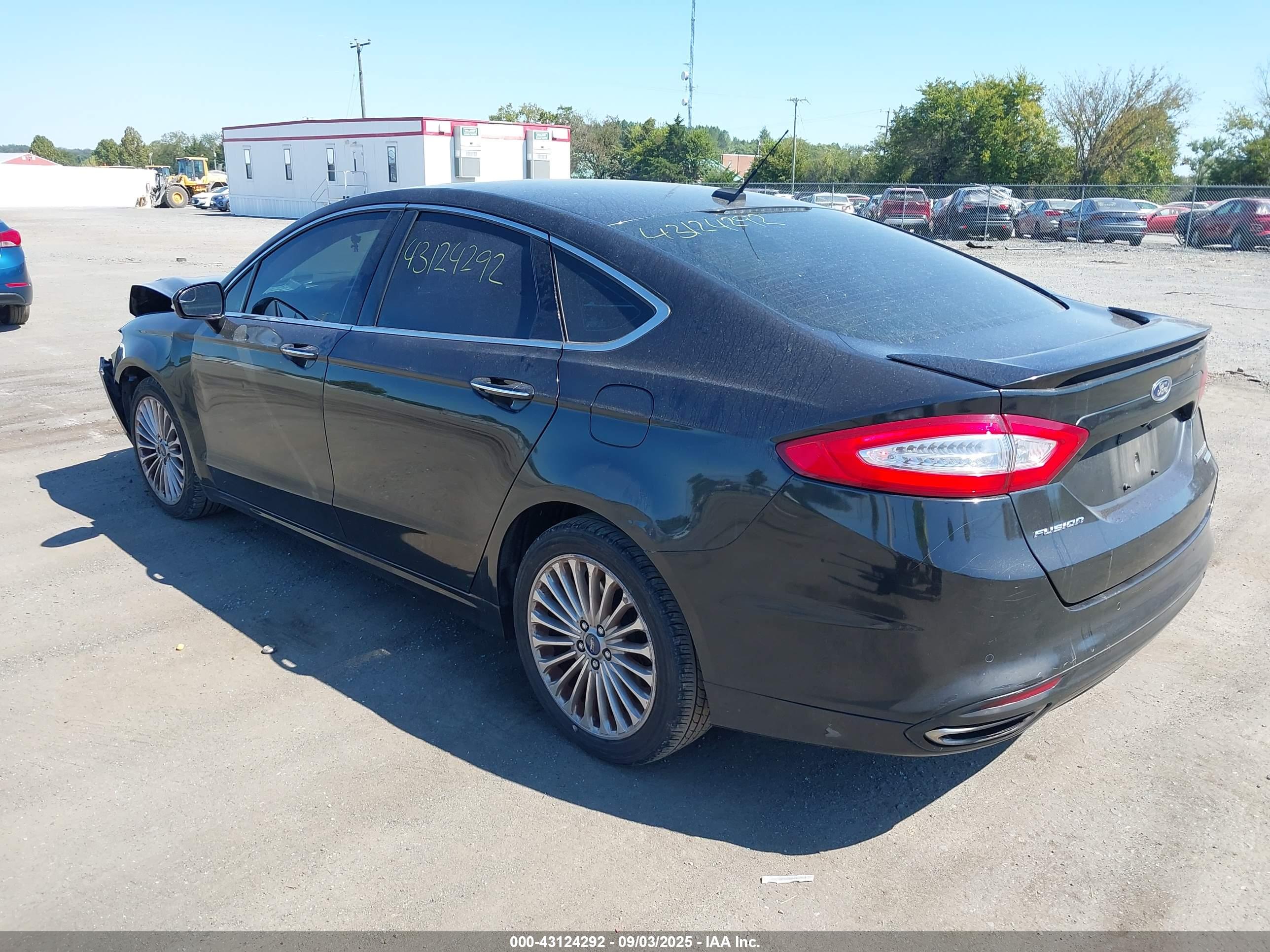 FORD FUSION image 3