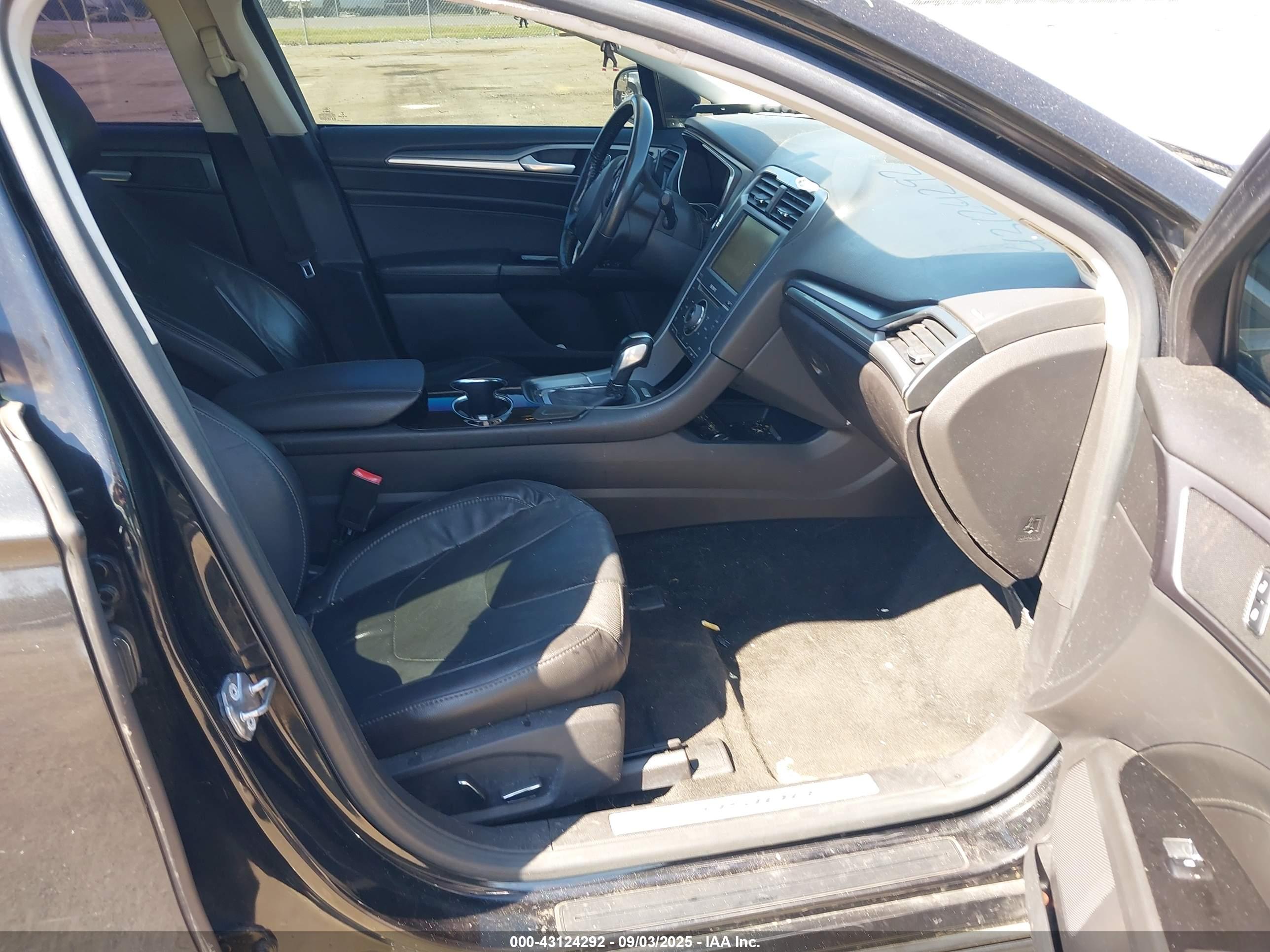 FORD FUSION image 5