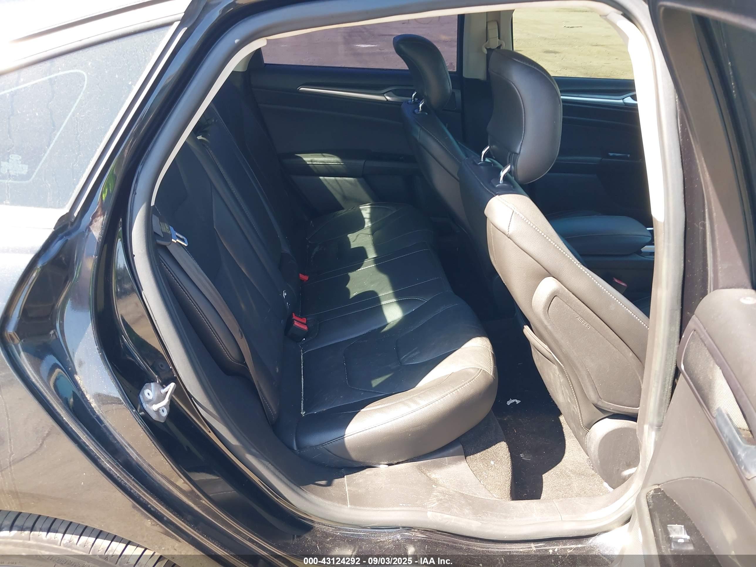 FORD FUSION image 8