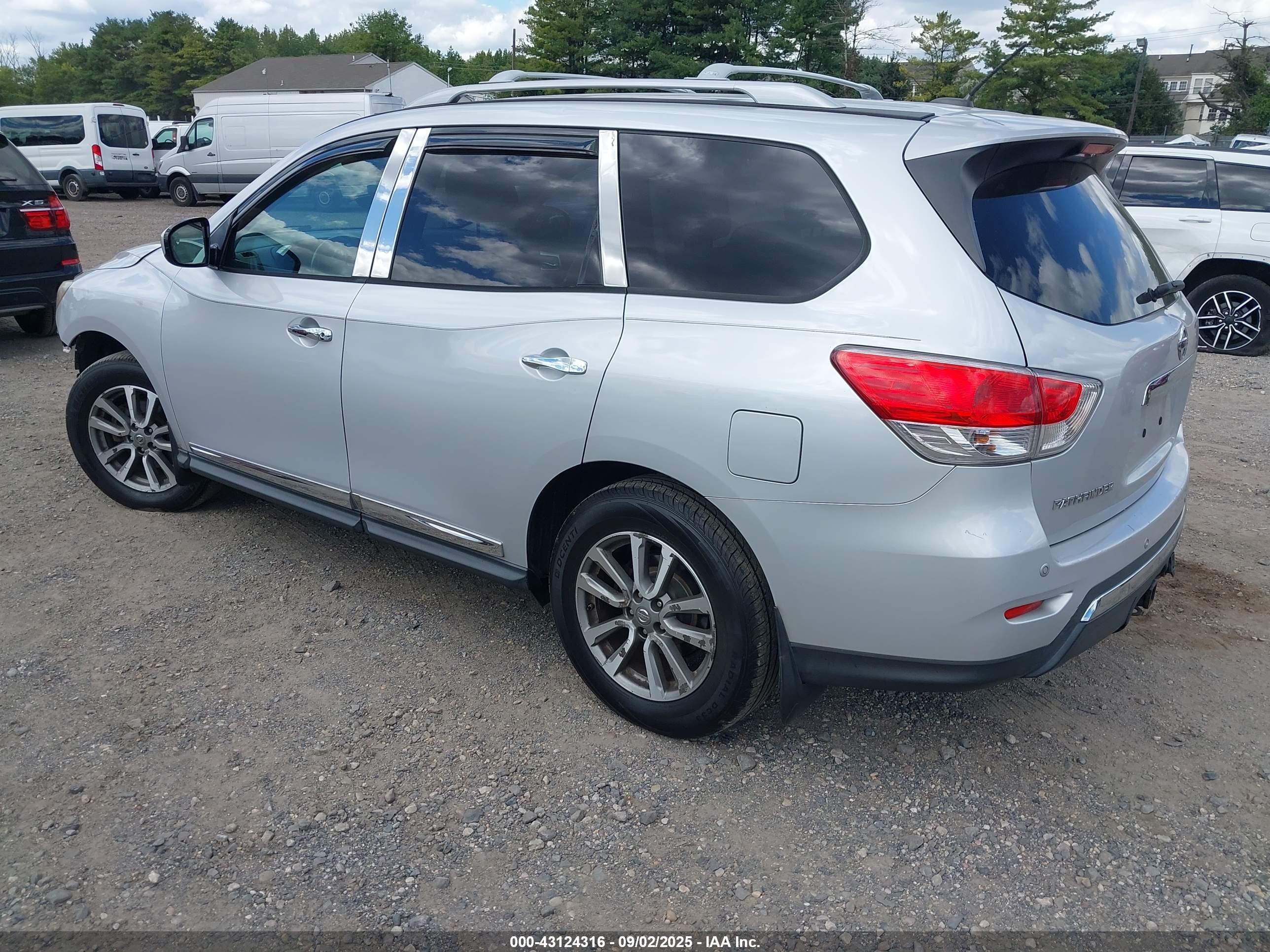 NISSAN PATHFINDER image 3