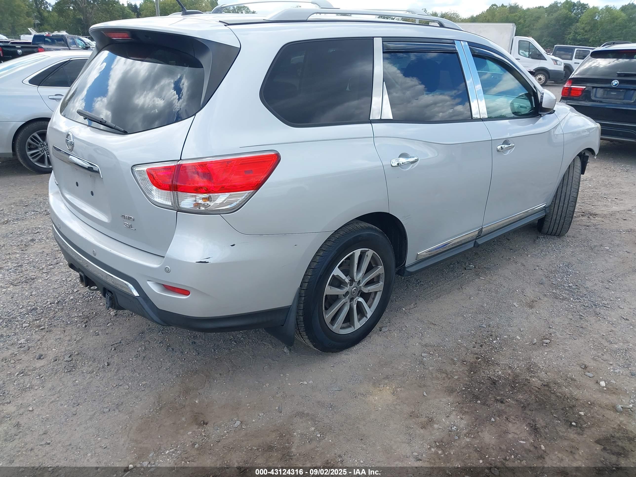 NISSAN PATHFINDER image 4