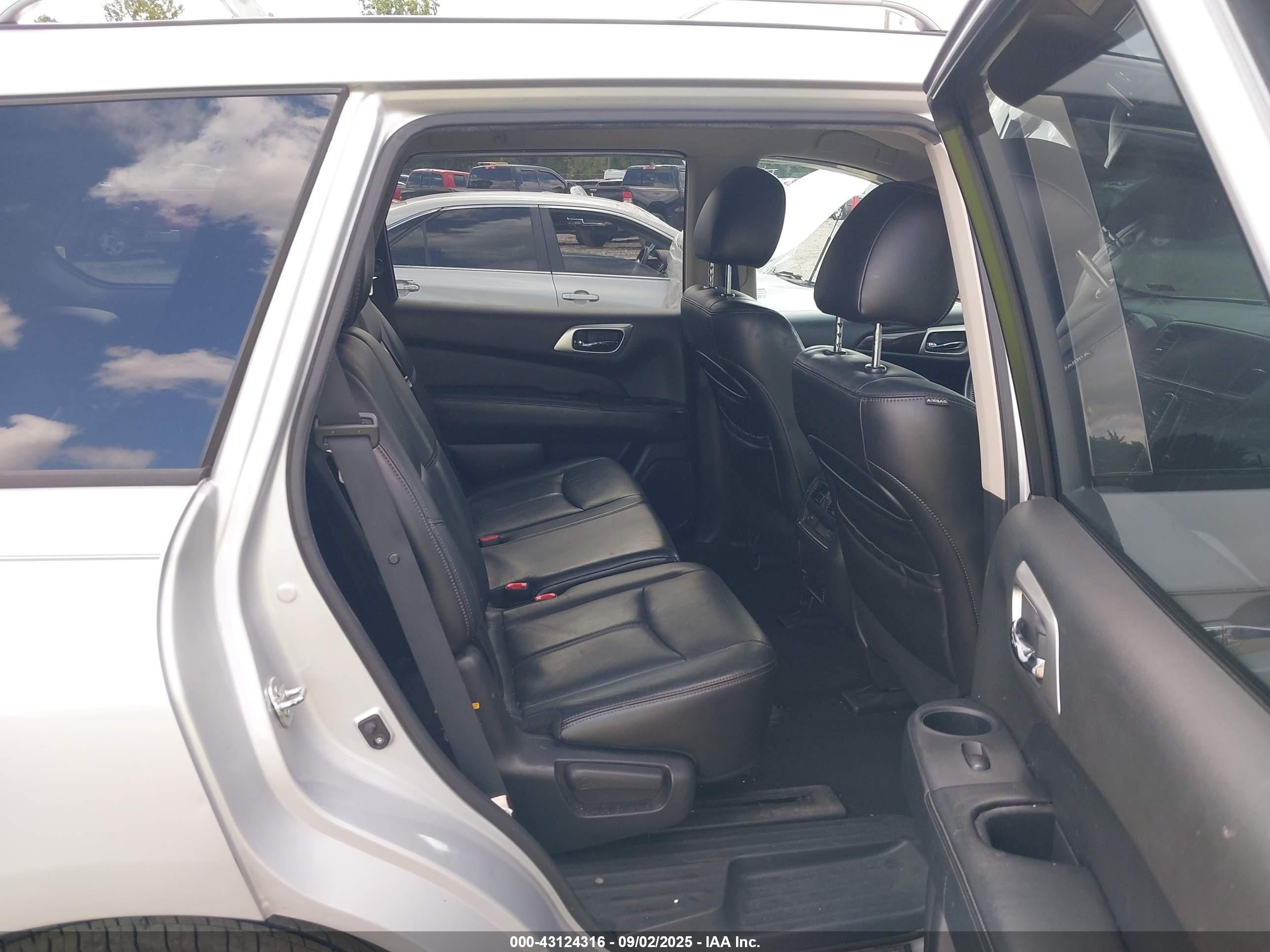 NISSAN PATHFINDER image 8