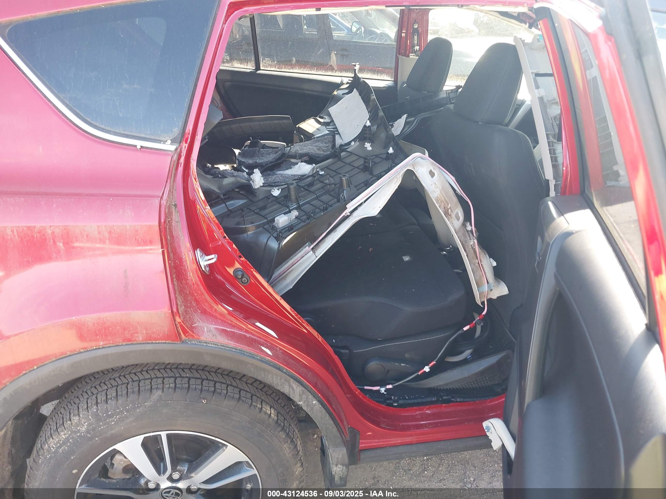 TOYOTA RAV4 image 8