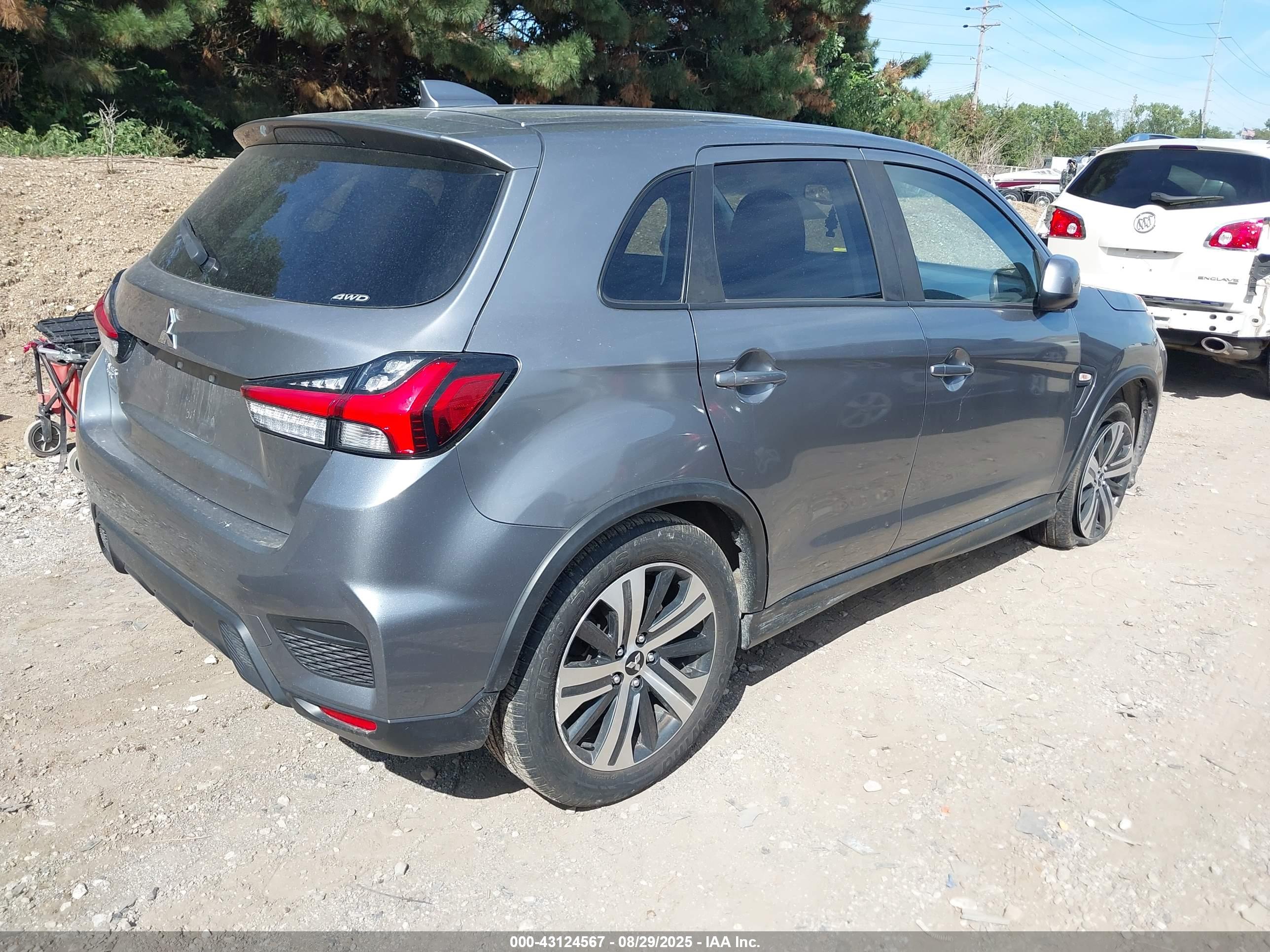 MITSUBISHI OUTLANDER image 4