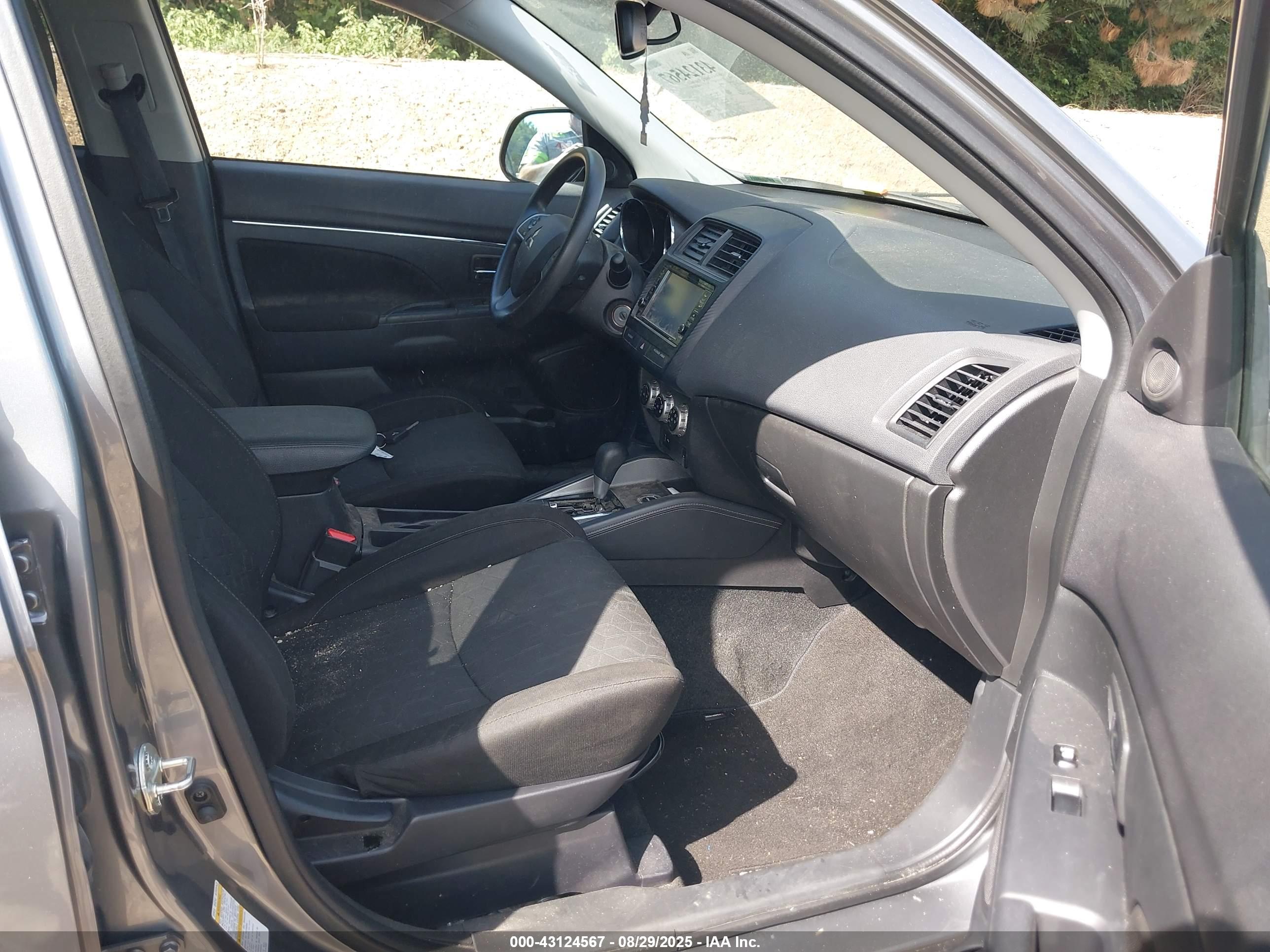 MITSUBISHI OUTLANDER image 5