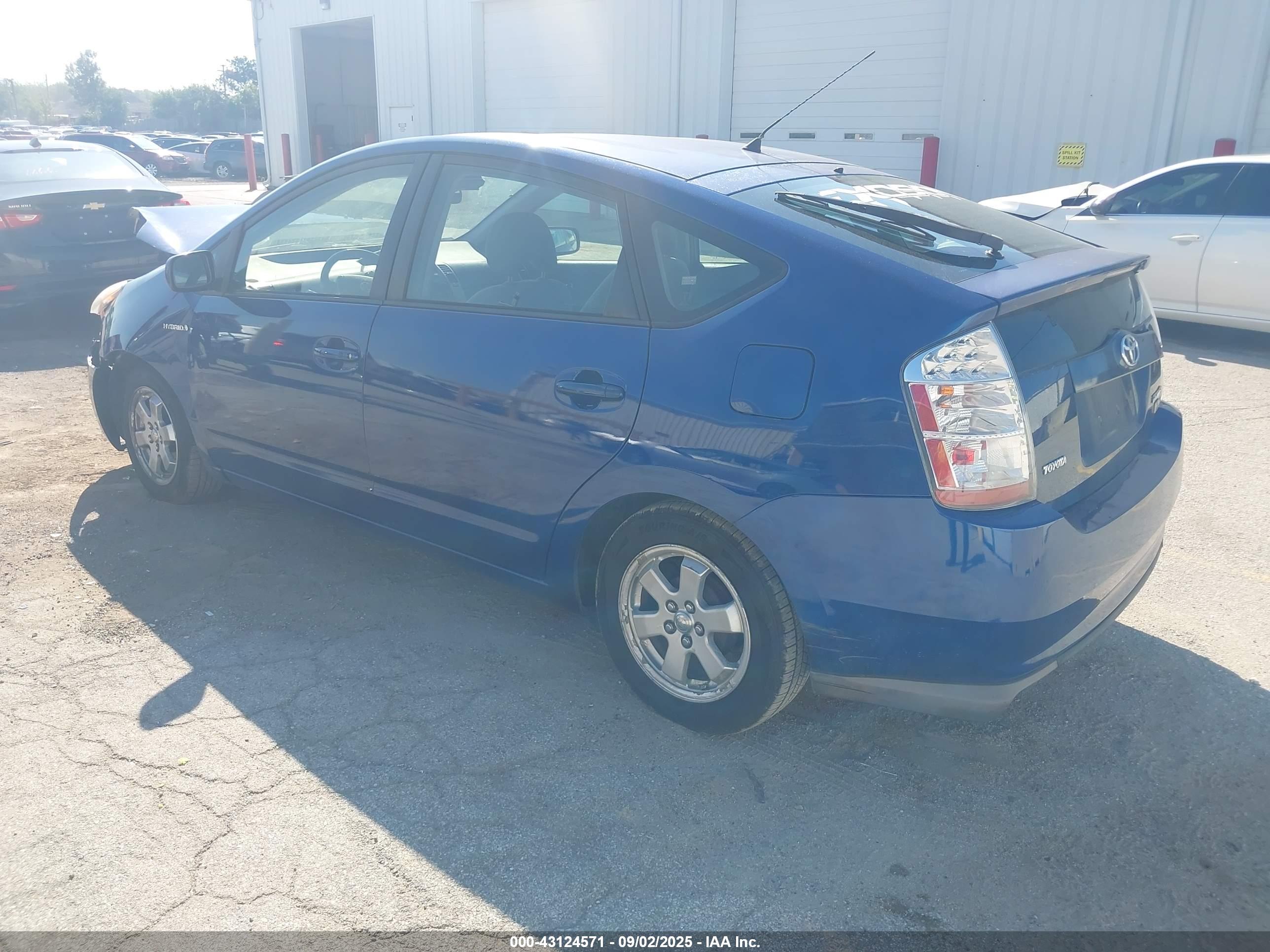 TOYOTA PRIUS image 3