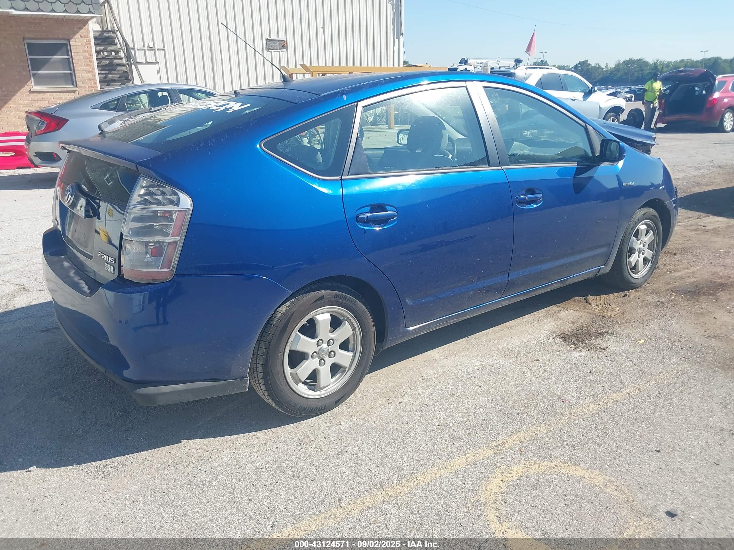 TOYOTA PRIUS image 4