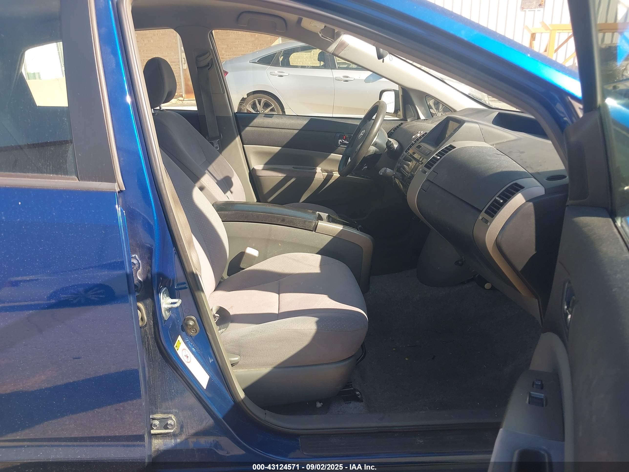 TOYOTA PRIUS image 5