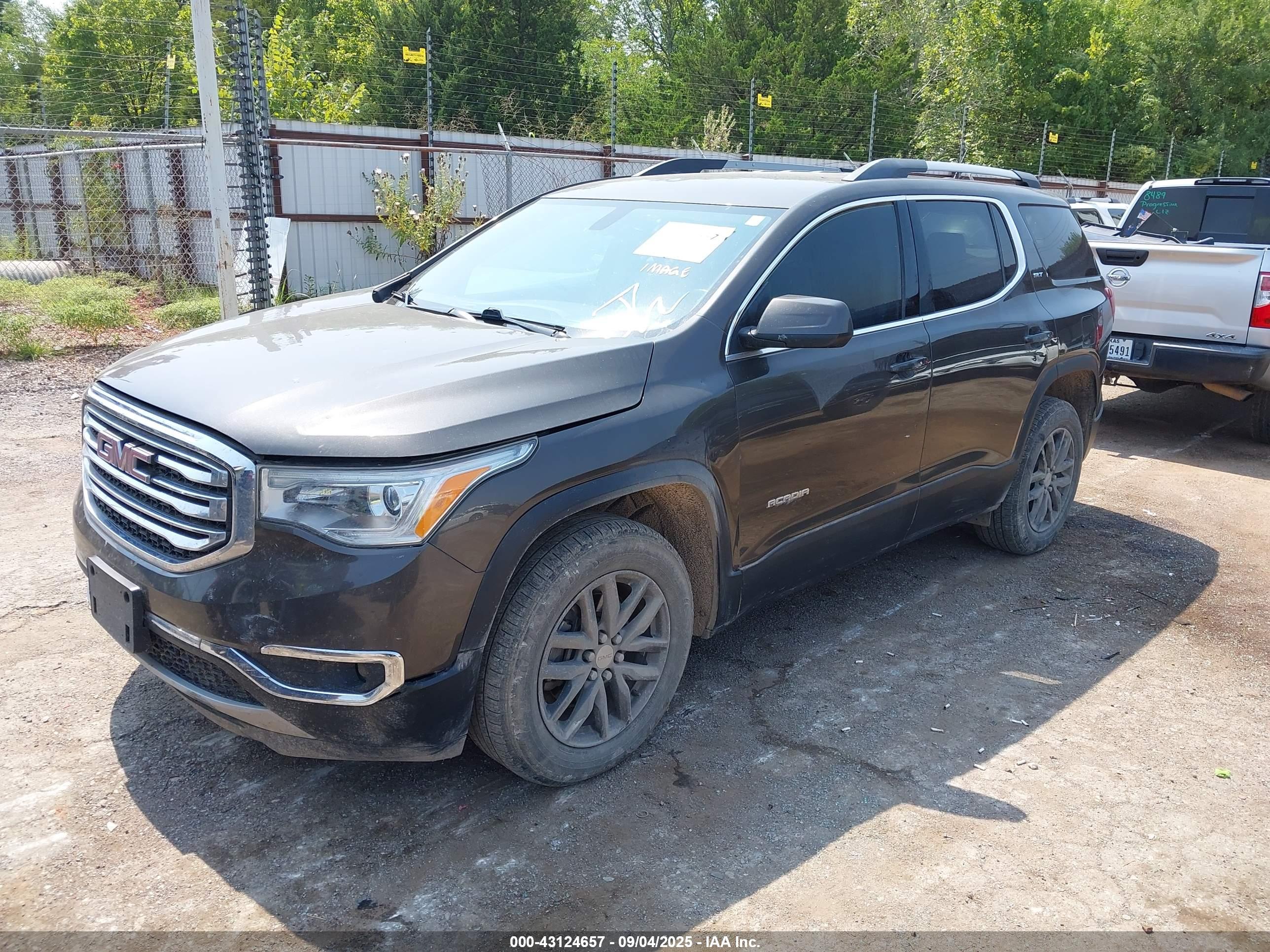 GMC ACADIA image 2